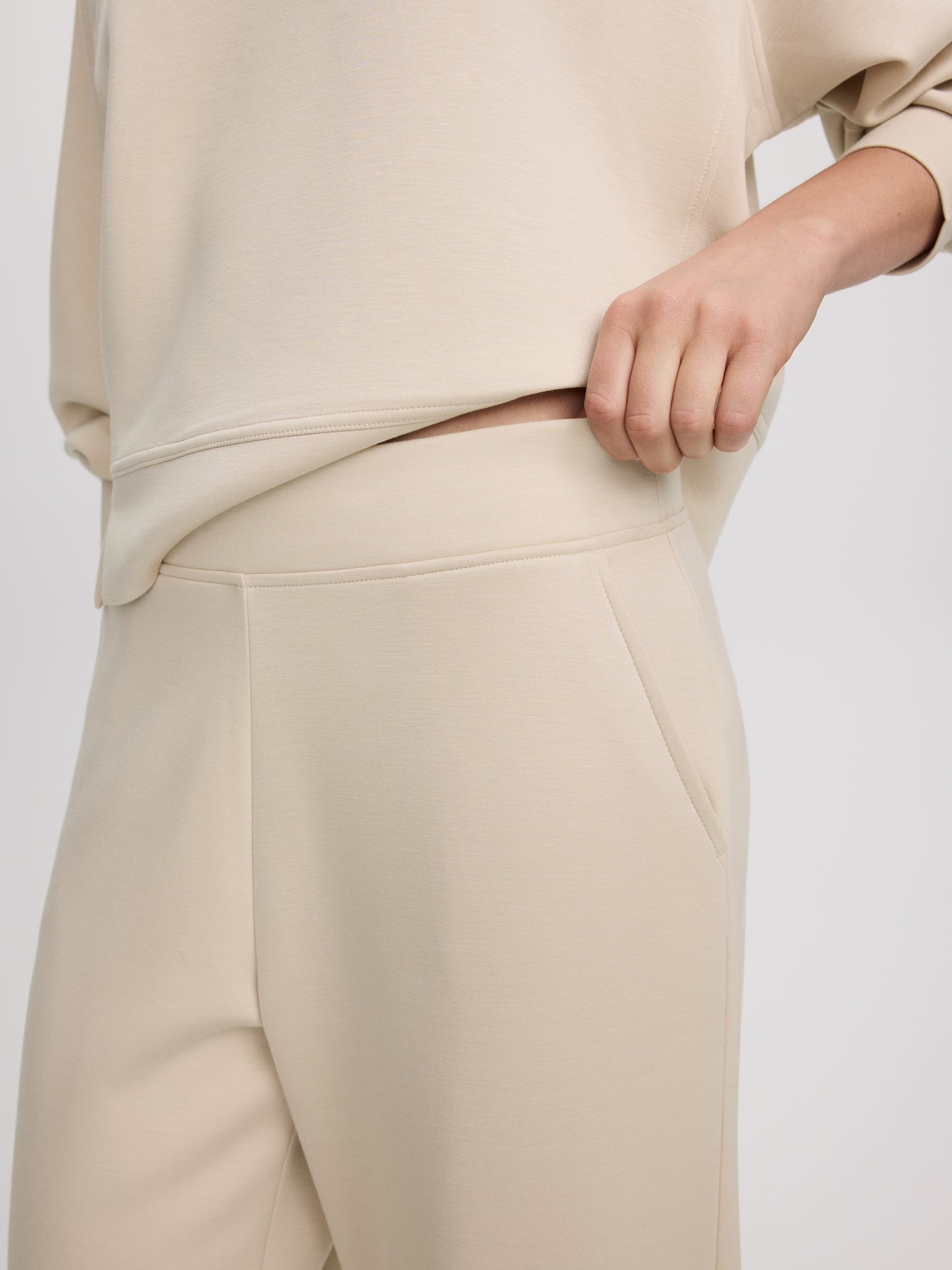 Barrel-Leg Pull-On Pant - HYLUX Hyba