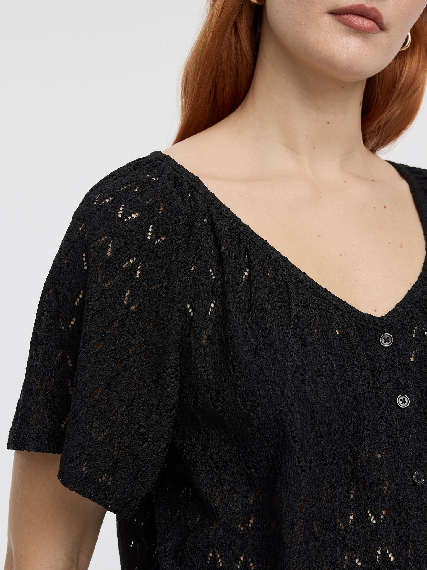 Blouse boutonnée à manches courtes à volants et col V 