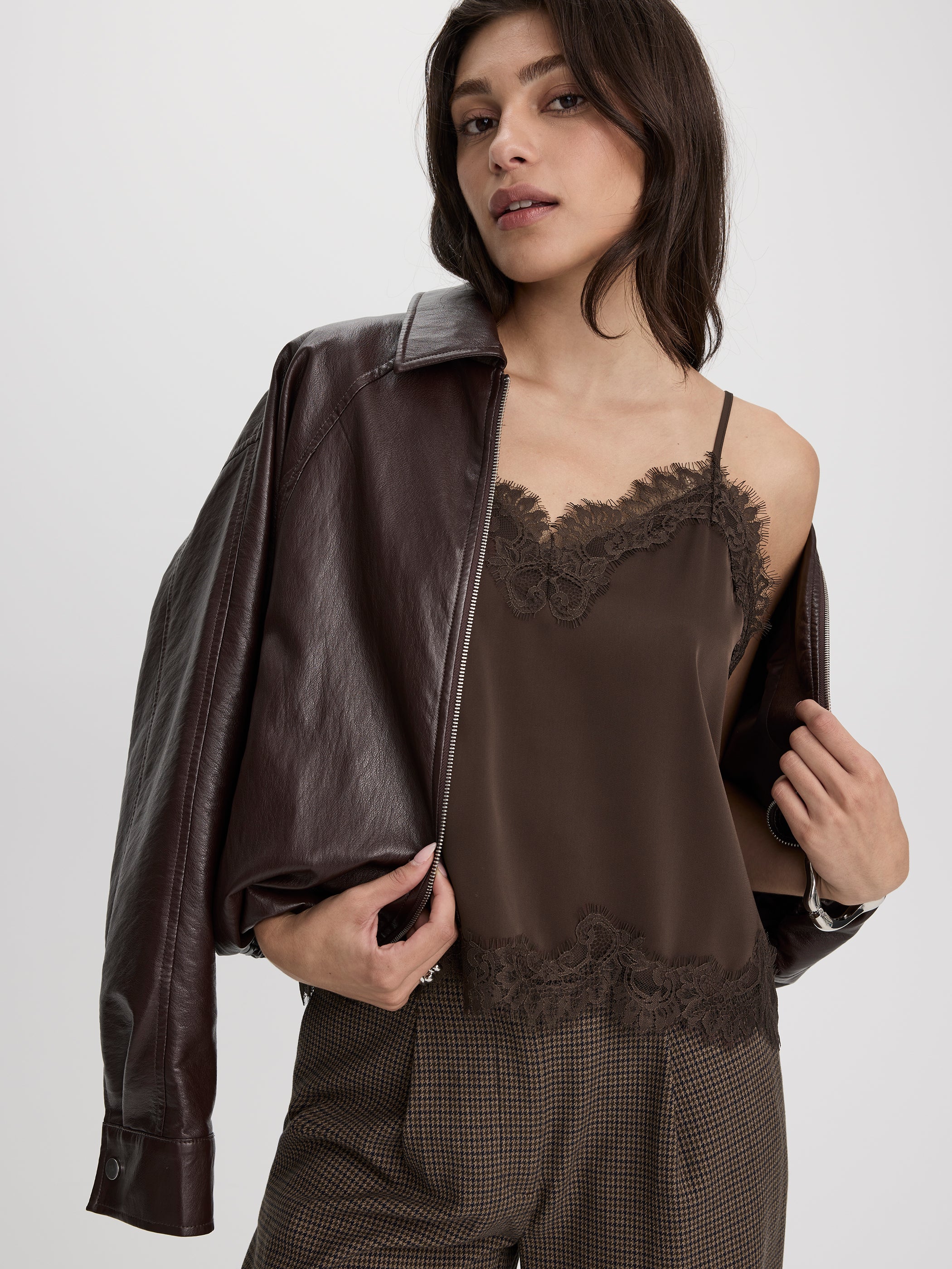 Camisole à col V avec dentelle 