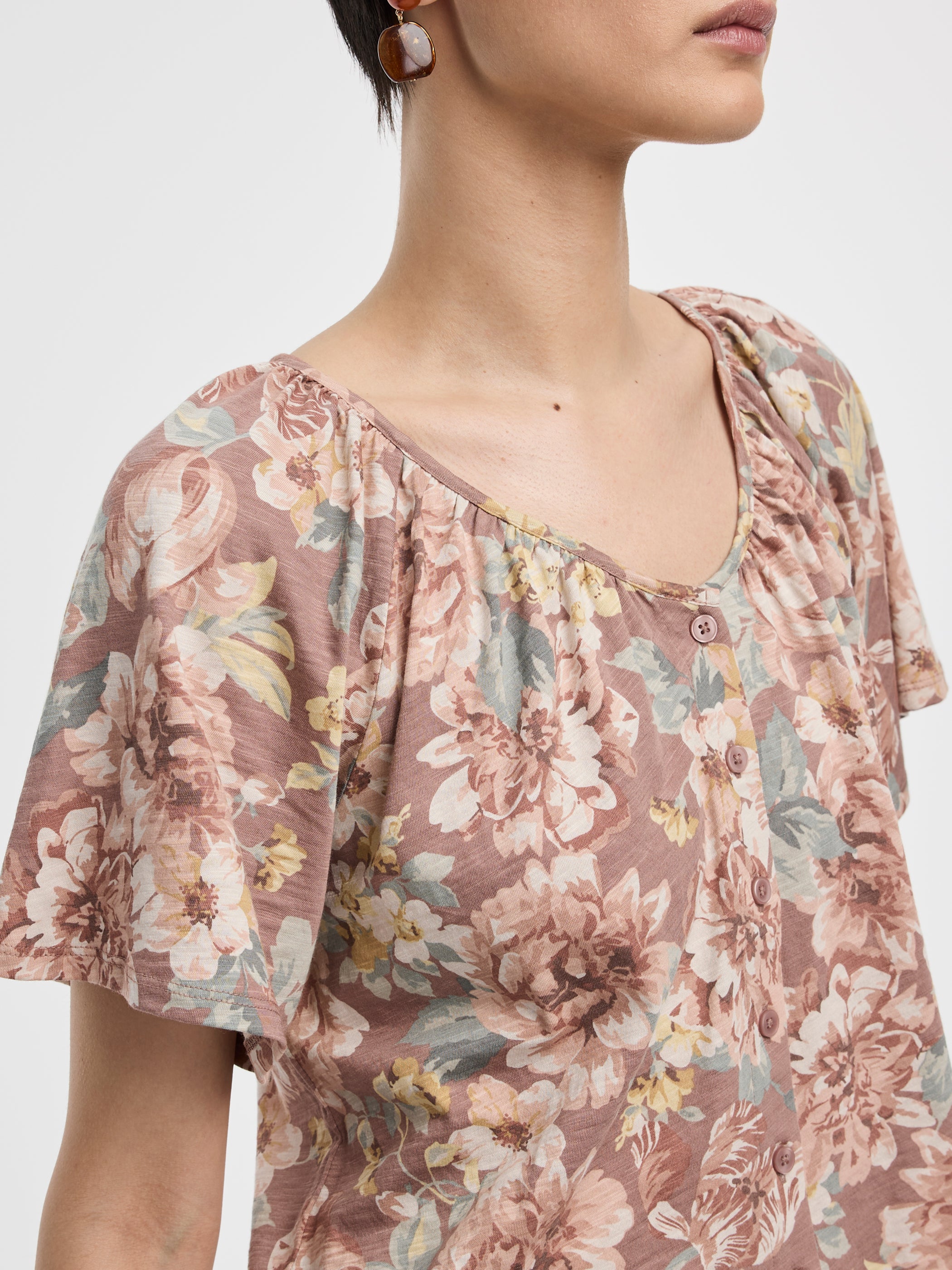 Blouse boutonnée à manches courtes à volants et col V 