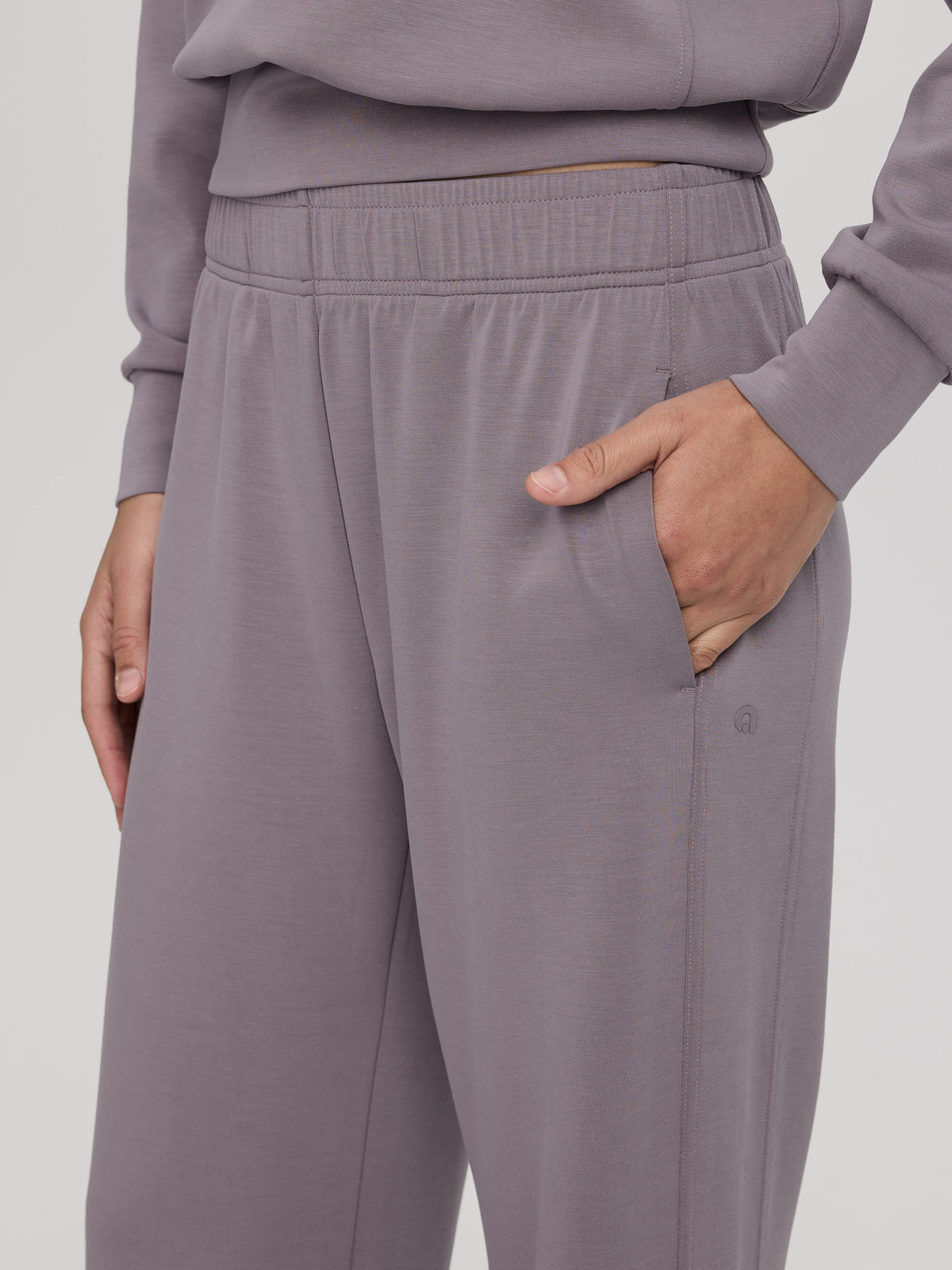 Straight-Leg Pull-On Pant - HYLUX Hyba