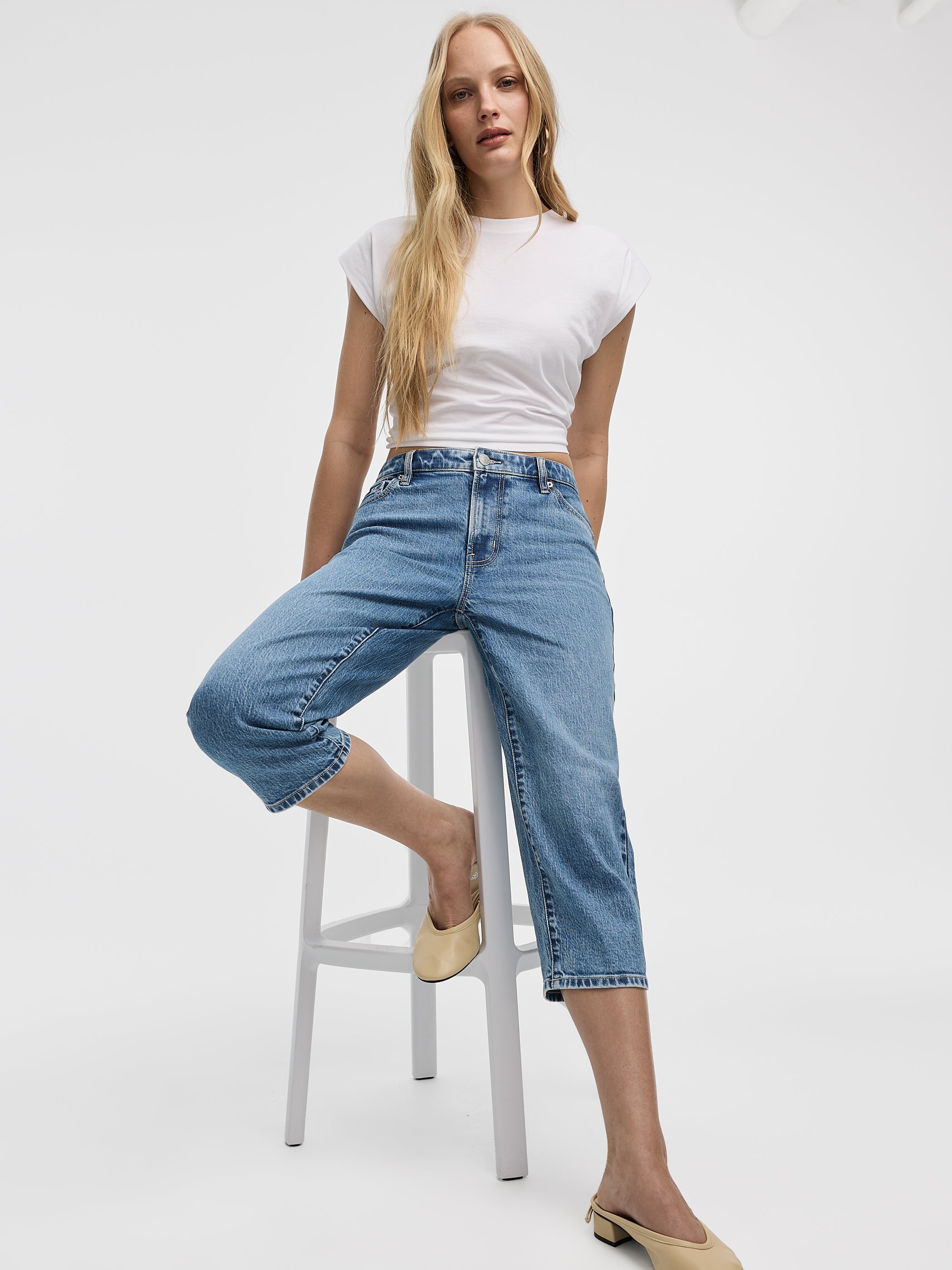 Jean capri à jambe droite et taille mi-haute 