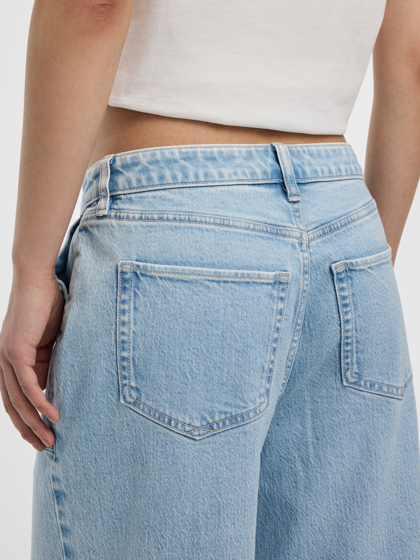 Jean court à jambe large et taille haute