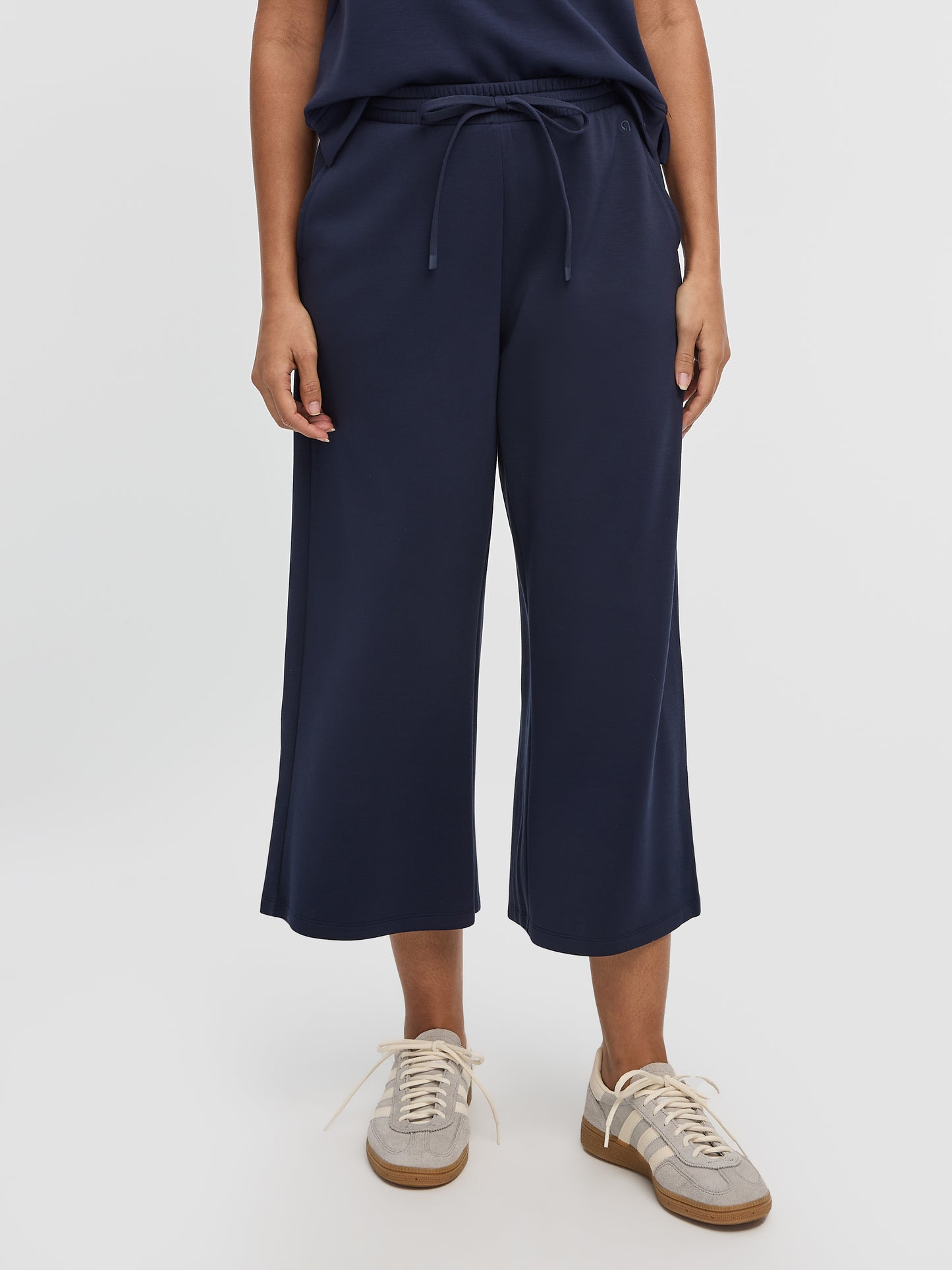 Pantalon court à jambe large – HYLUX Hyba