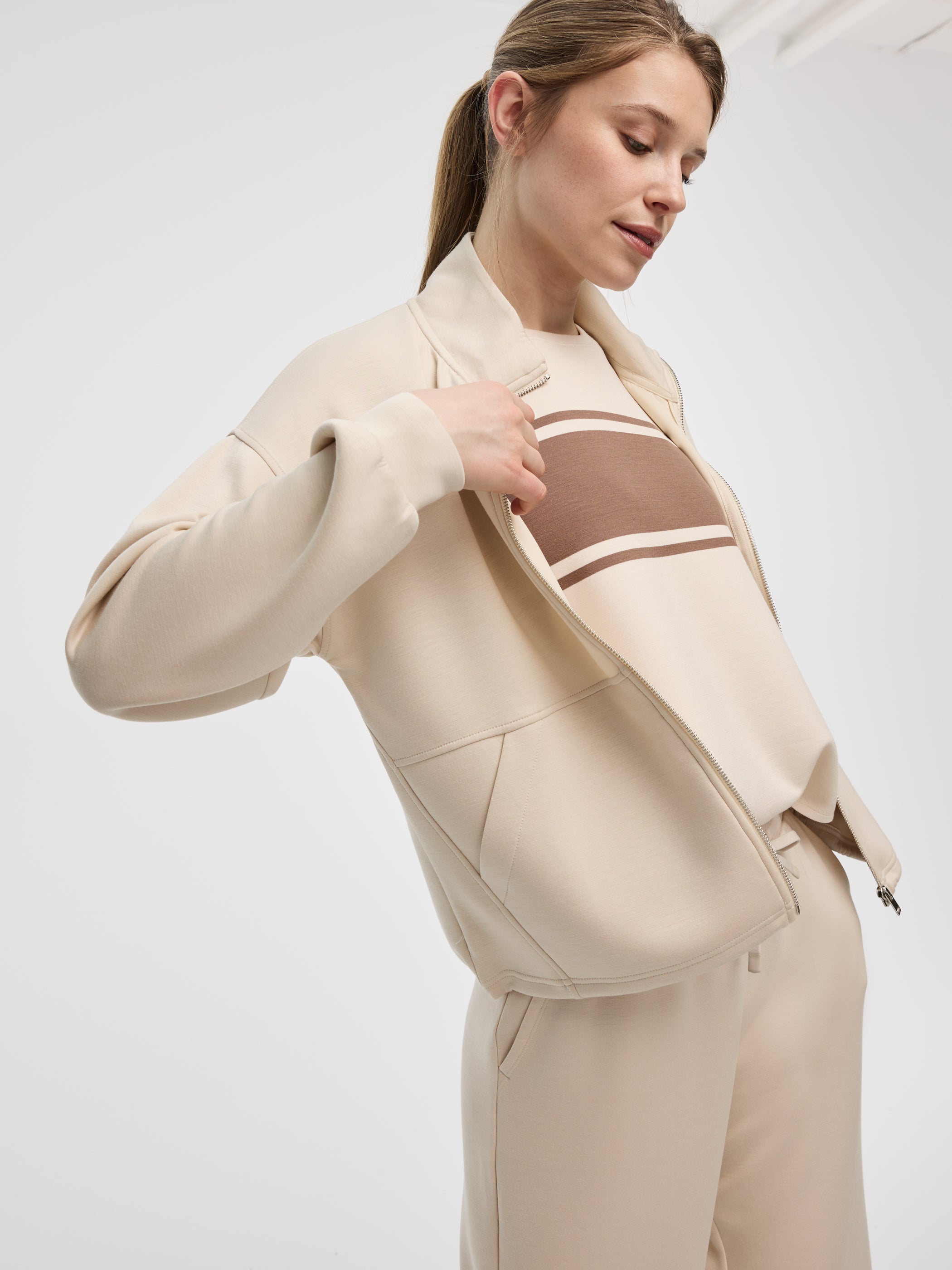 Mock-Neck Zipped Jacket - HYLUX - Hyba