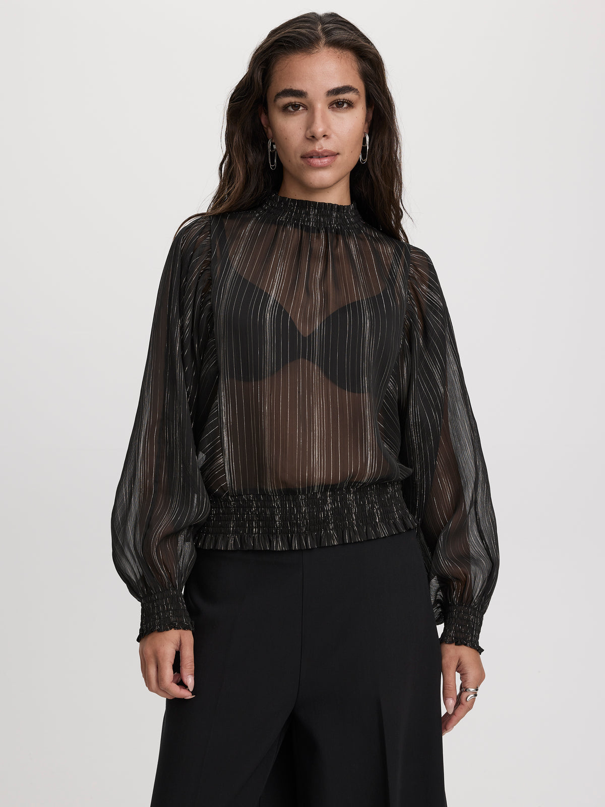 Blouse à manches longues et col montant avec fibres métalliques
