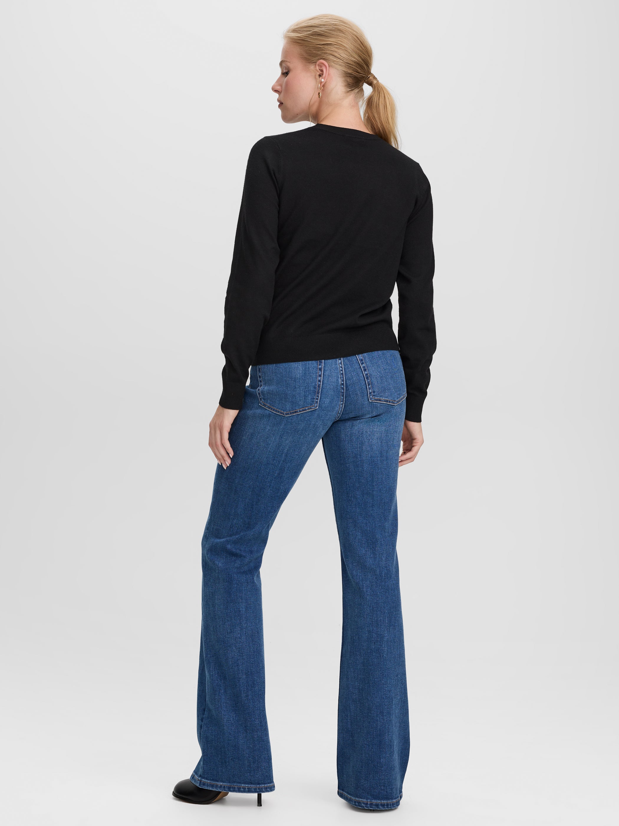 Long-Sleeve Crew-Neck Pullover - R Essentials