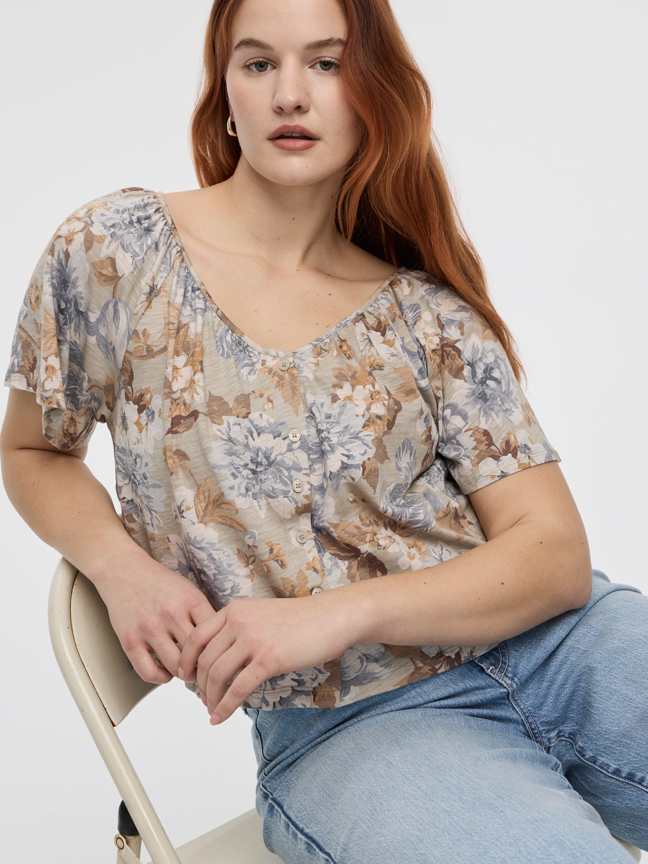 Blouse boutonnée à manches courtes à volants et col V 