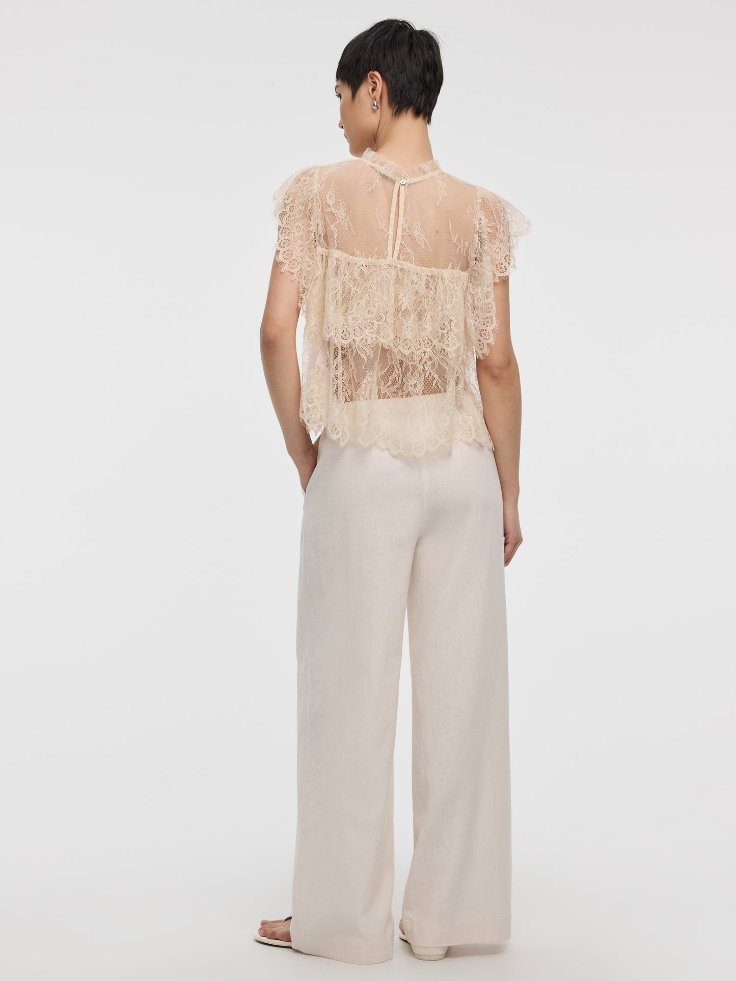 Blouse en dentelle à manches très courtes