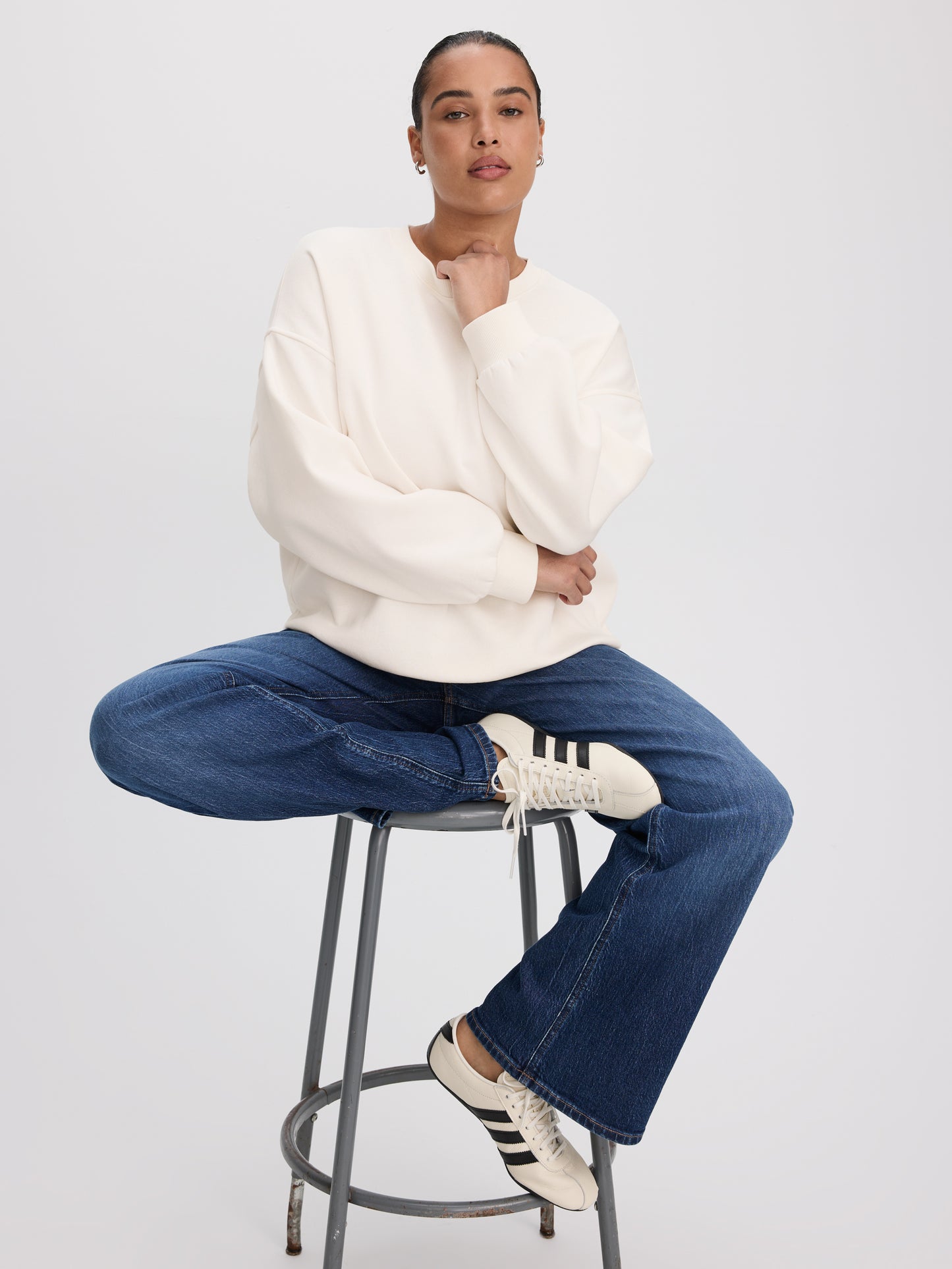 Long Crew-Neck Fleece Sweatshirt - R Essentials