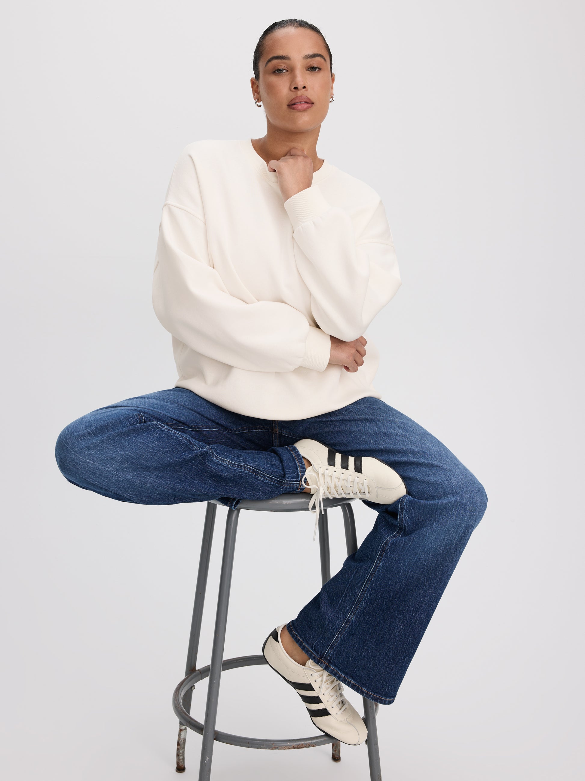 Long Crew-Neck Fleece Sweatshirt - R Essentials