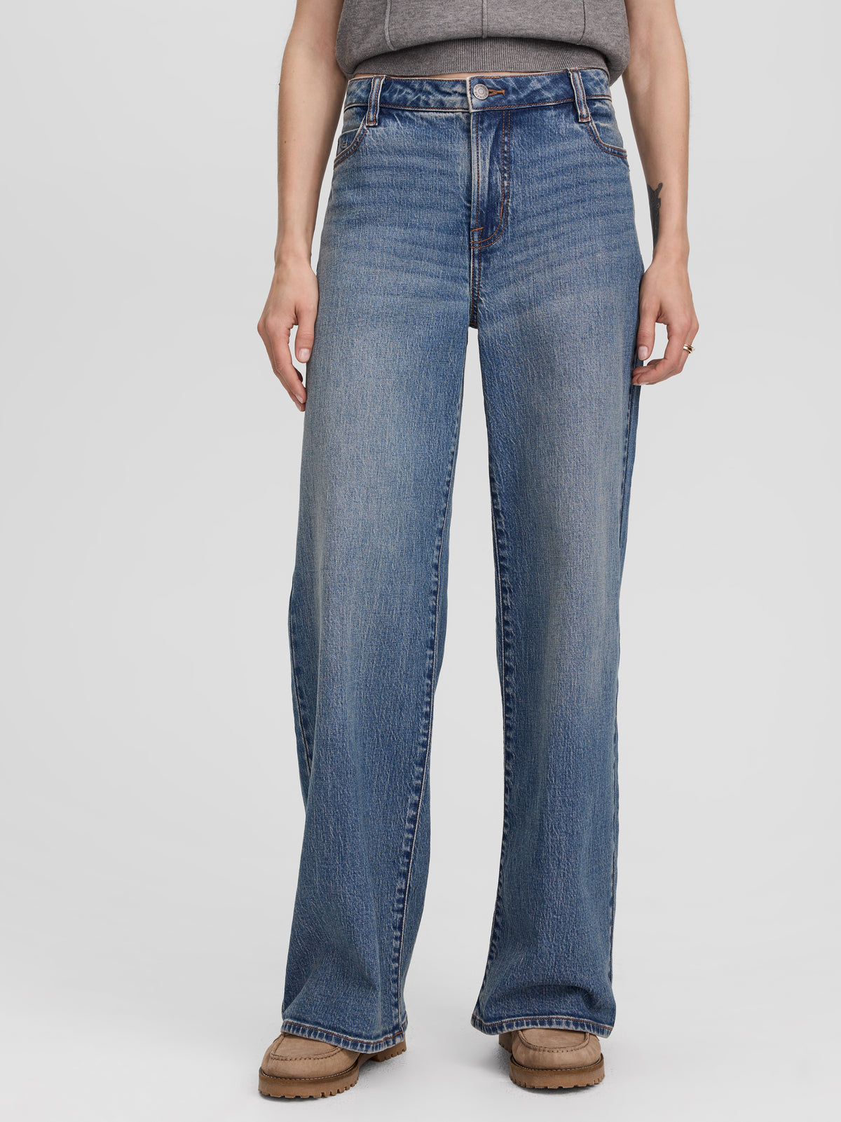 Wide-Leg Mid-Rise Jean