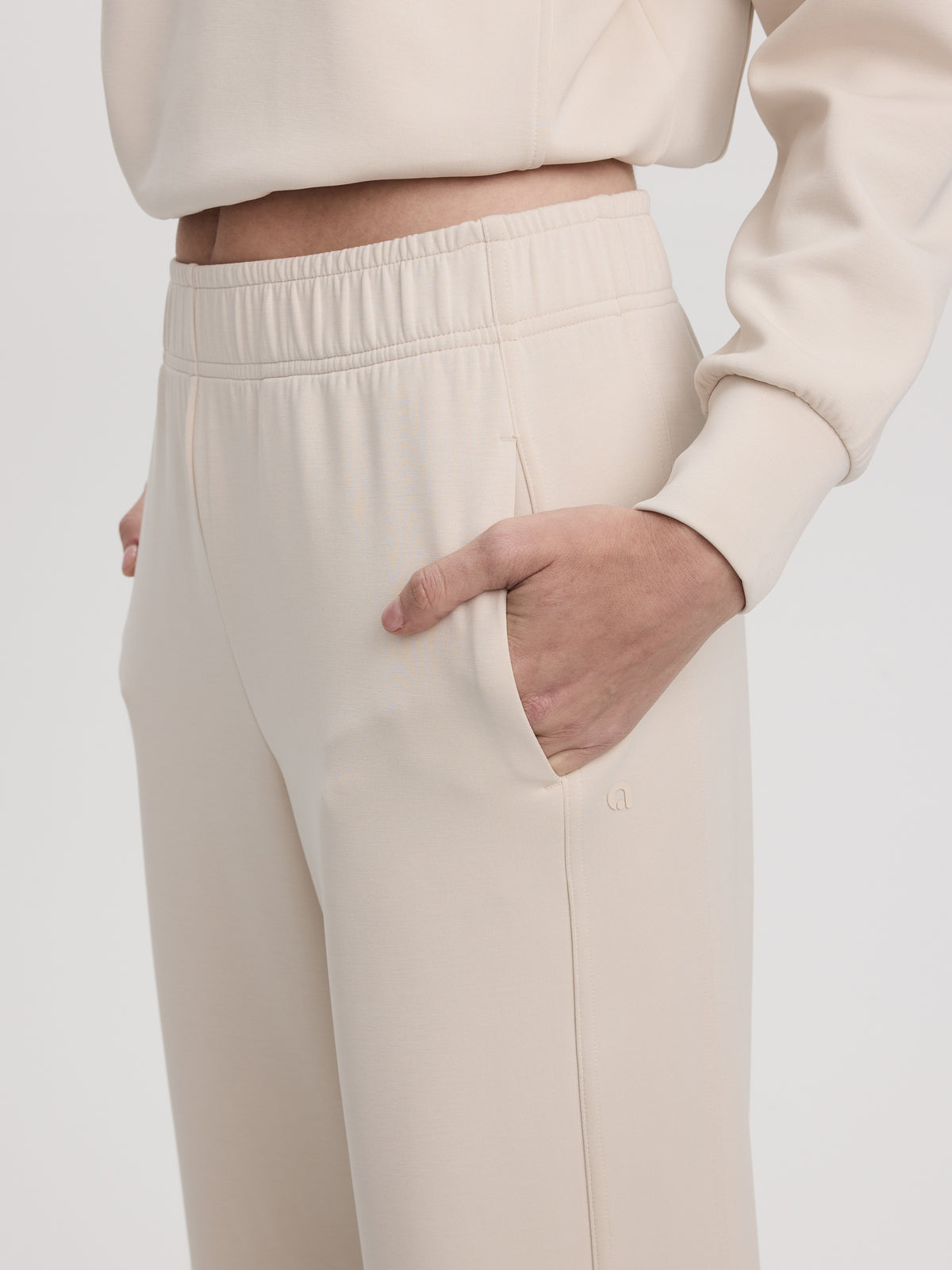 Straight-Leg Pull-On Pant - HYLUX Hyba