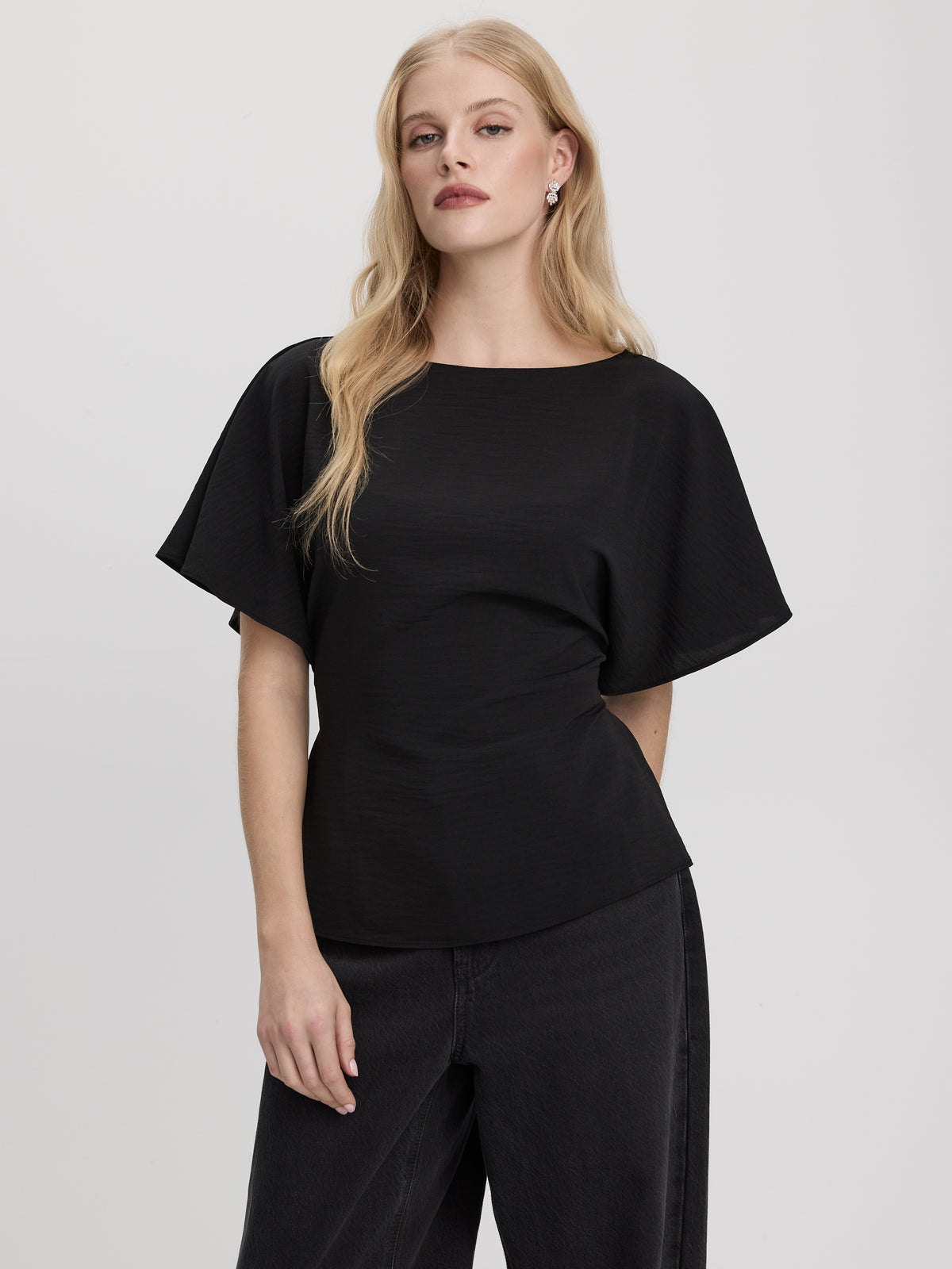 Short-Sleeve Boat-Neck Blouse with Bow in the Back