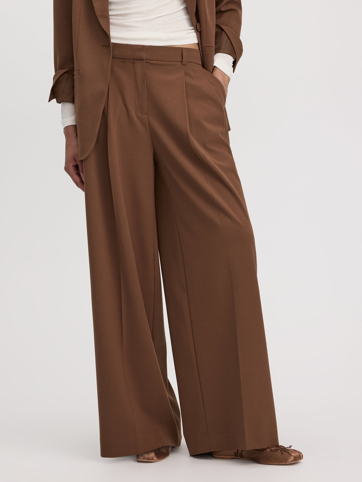 Wide-Leg High-Rise Pants - The Timeless