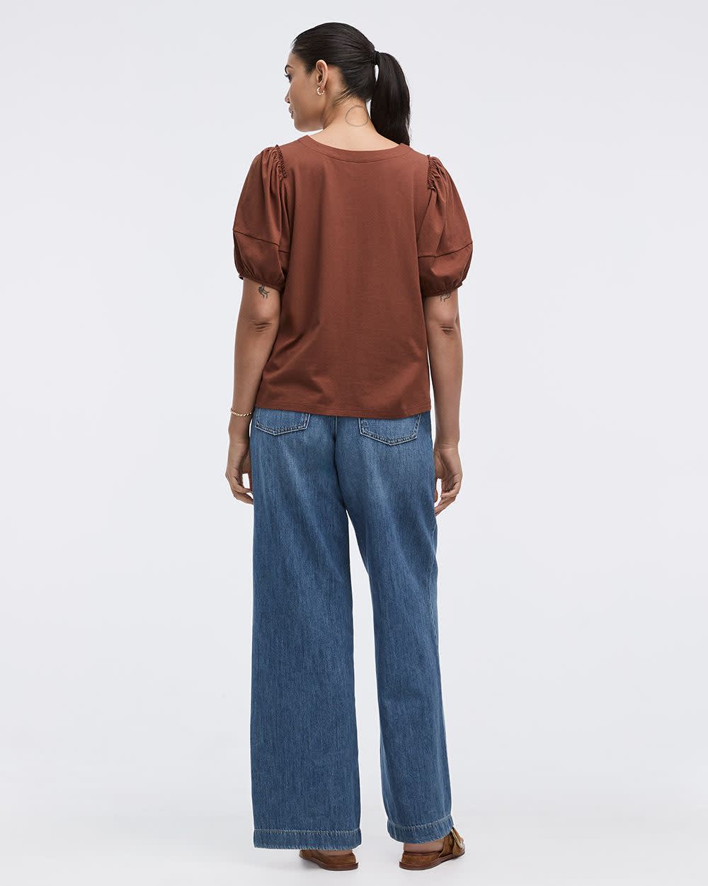 Haut à manches aux coudes bouffantes et col rond