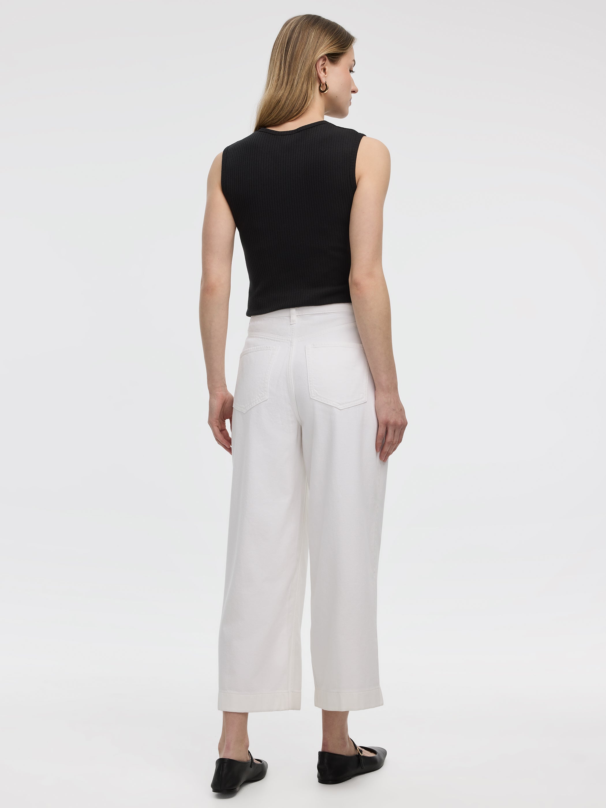 Jean court fluide à jambe large et taille haute