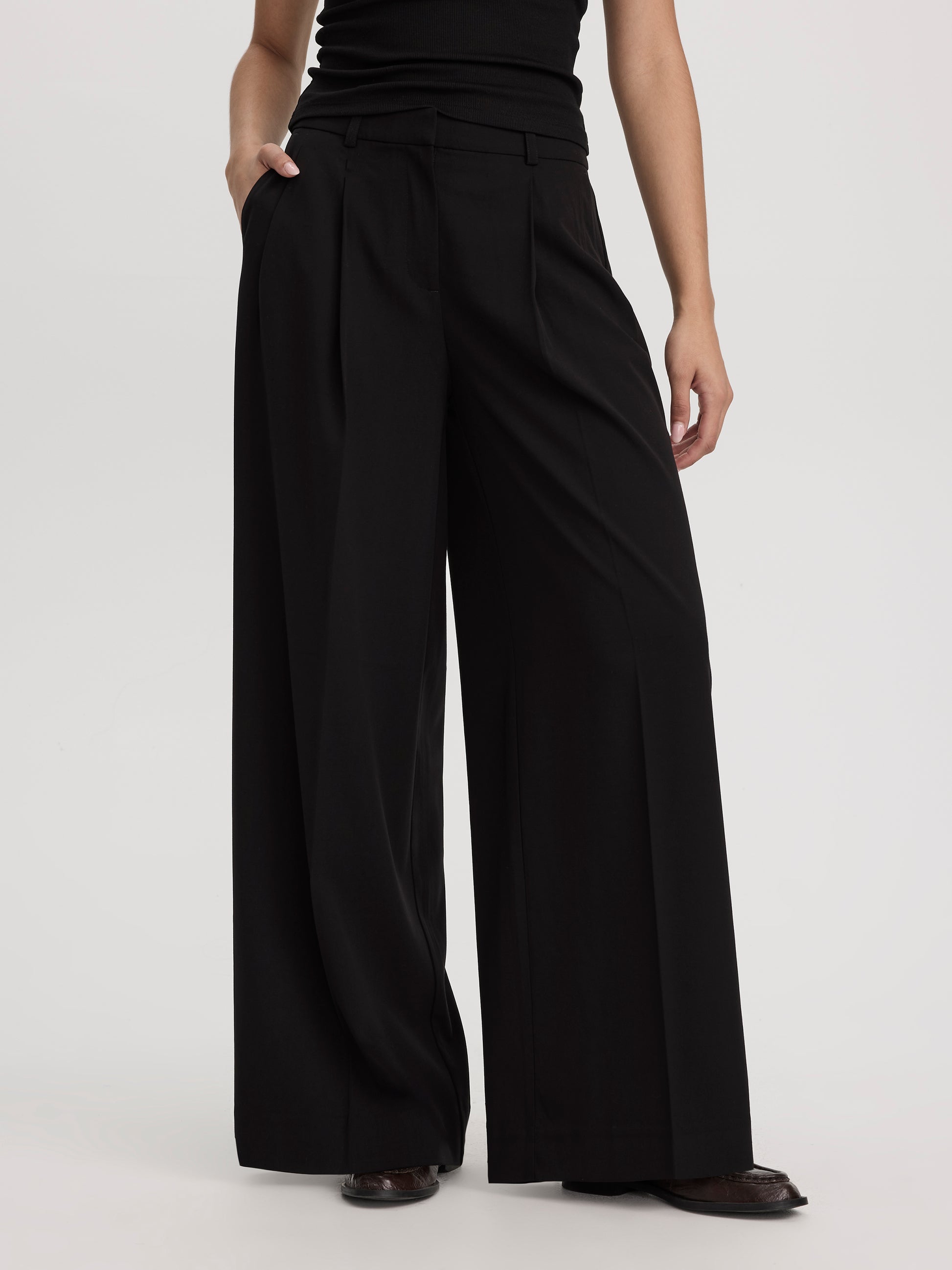 Wide-Leg High-Rise Pants - The Timeless