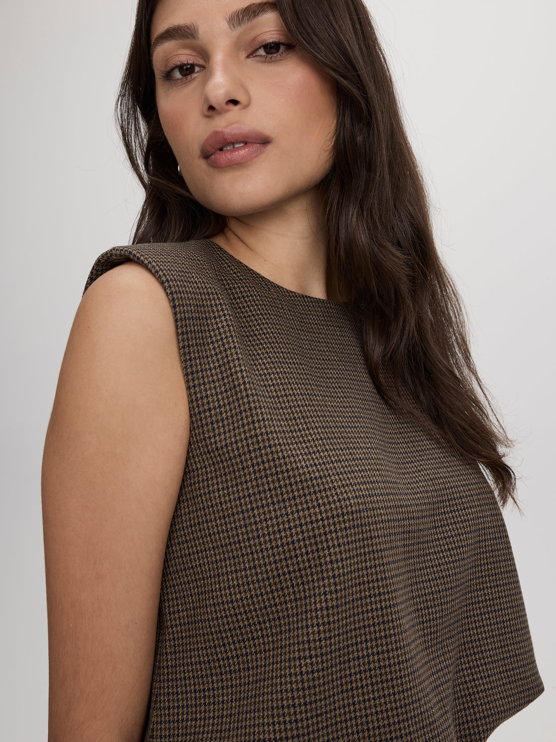 Sleeveless Crew-Neck Blouse with Shoulder Pads