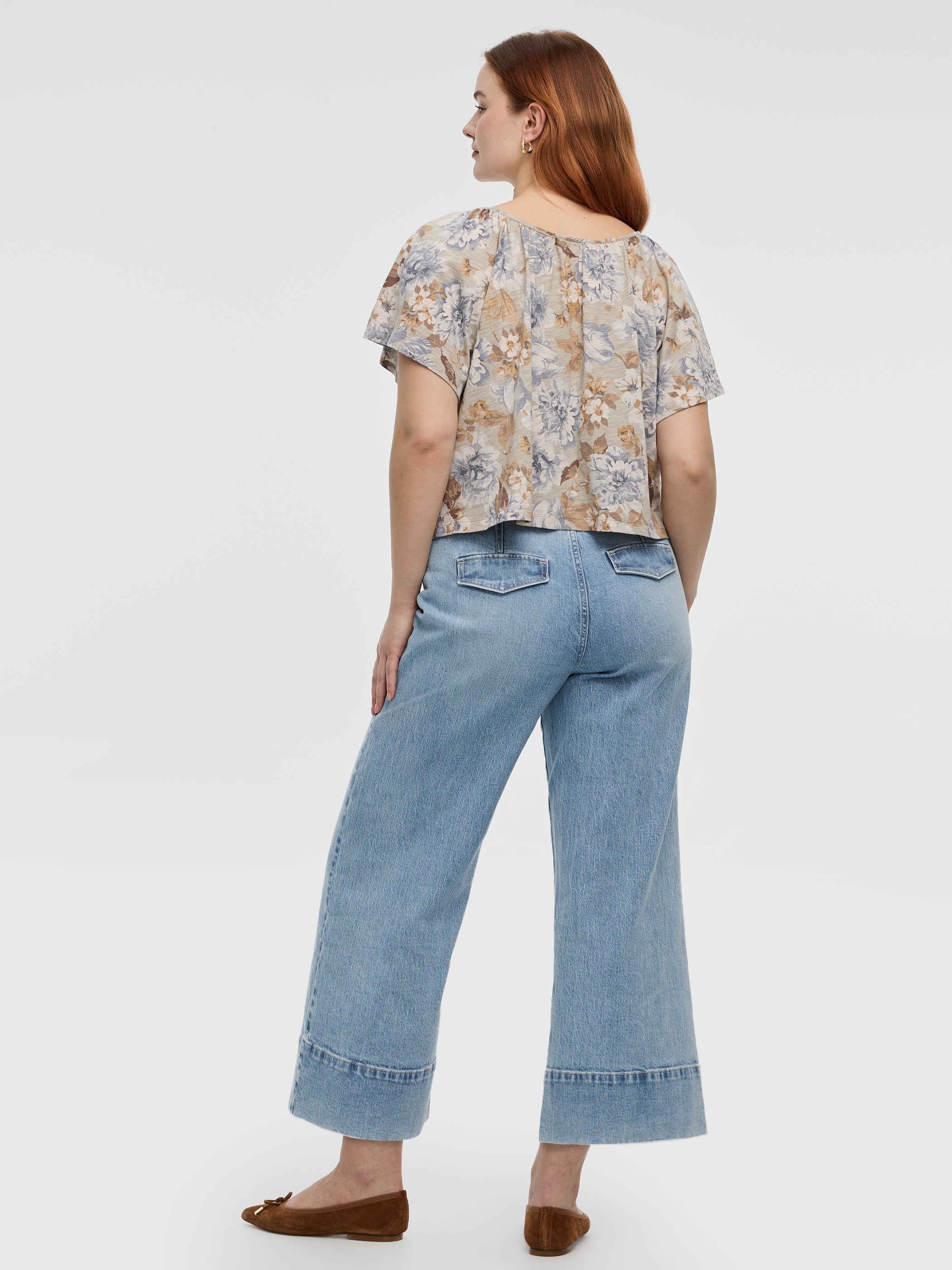 Blouse boutonnée à manches courtes à volants et col V 