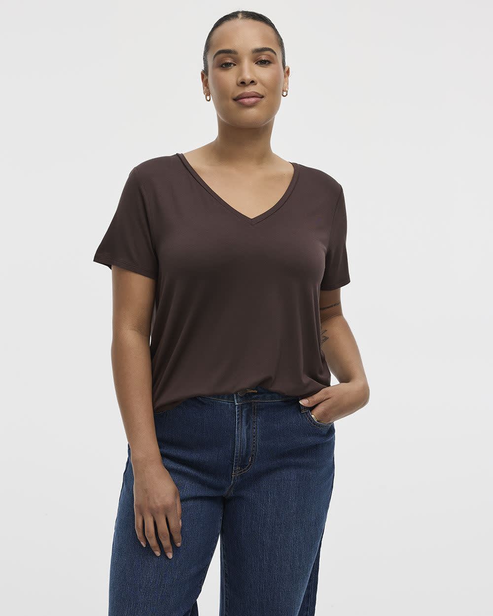 Short-Sleeve V-Neck Tee - R Essentials