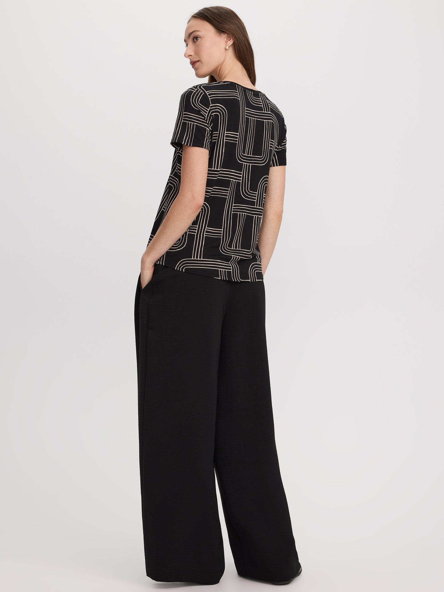 V-Neck Tee - R Essentials