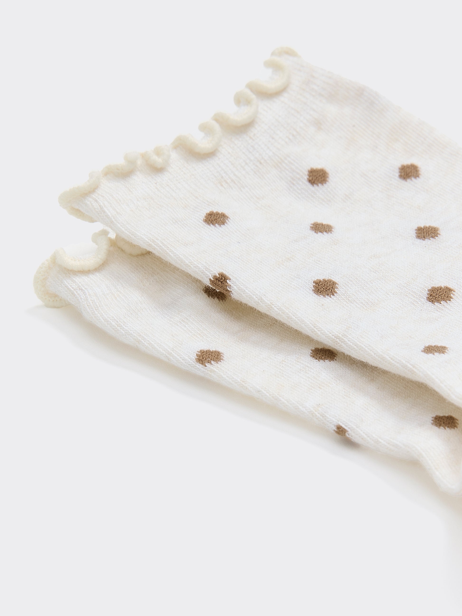 Dotted Anklet Socks with Ruffled Hems