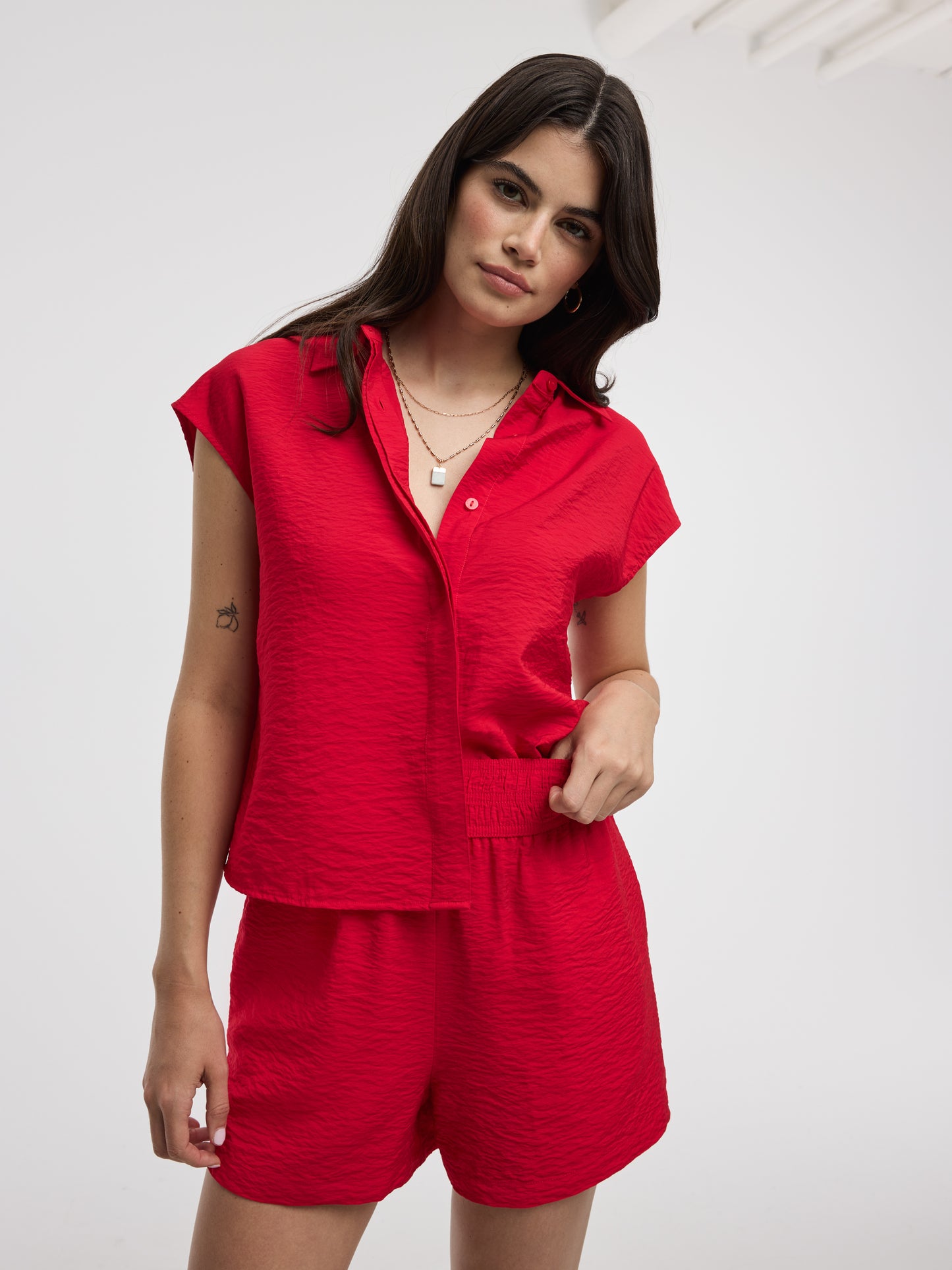 Extended-Sleeve Buttoned-Down Blouse