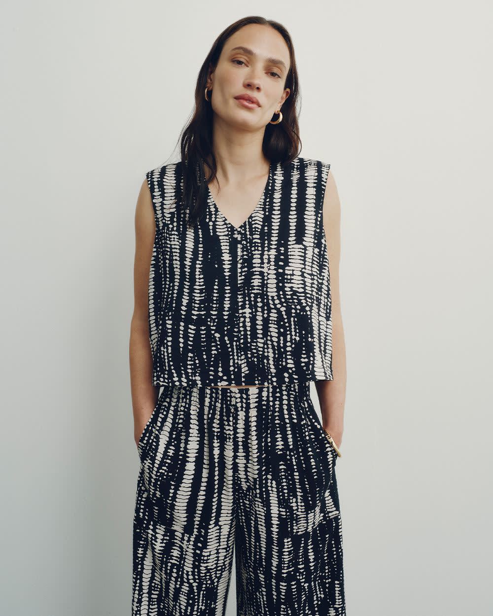 Extended-Sleeve V-Neck Buttoned-Down Blouse