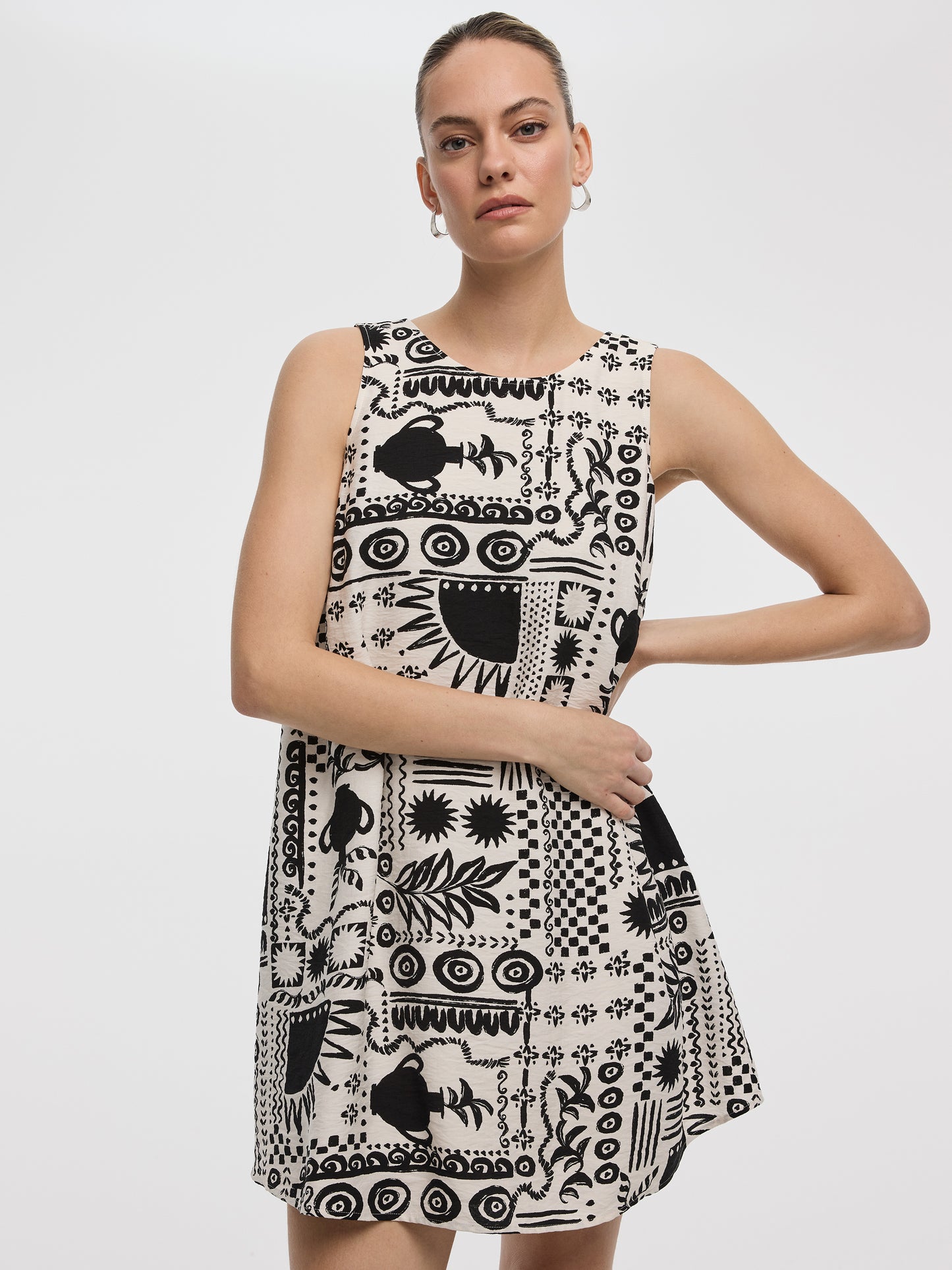 Robe courte évasée sans manches