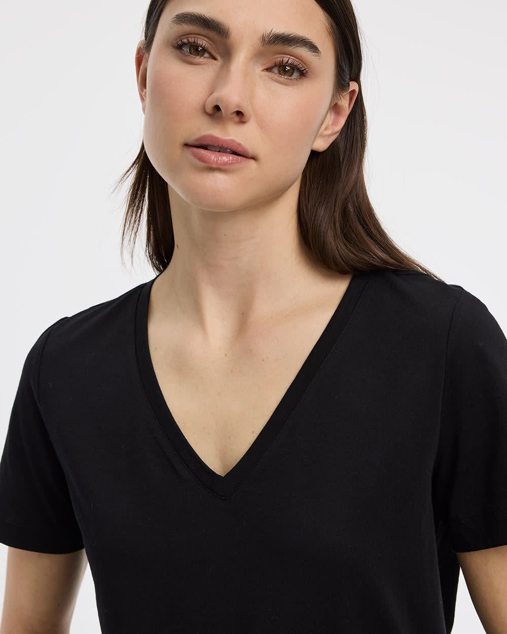 Boyfriend V-Neck T-Shirt - R Essentials