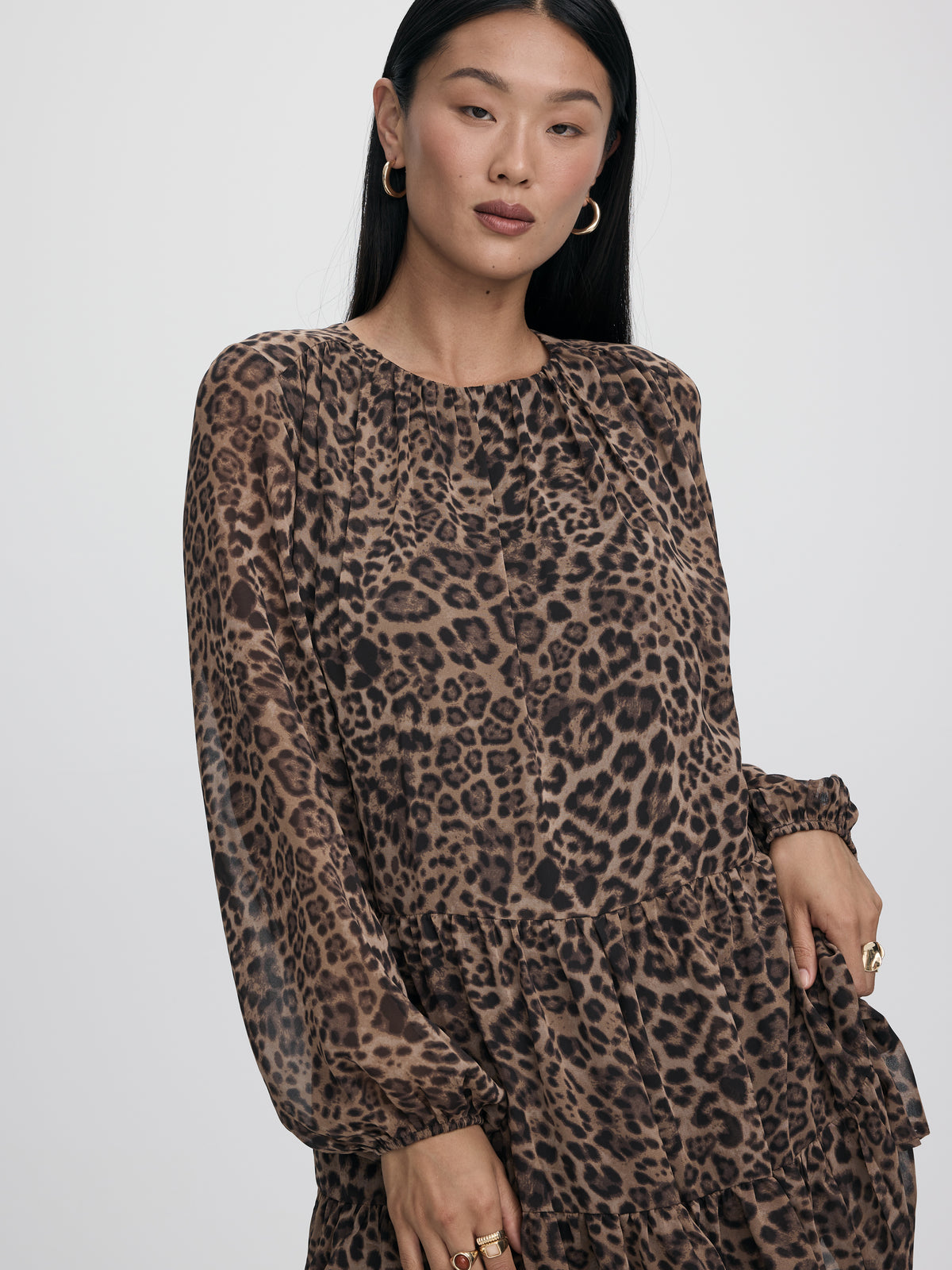 Robe courte en mousseline à manches longues et col rond