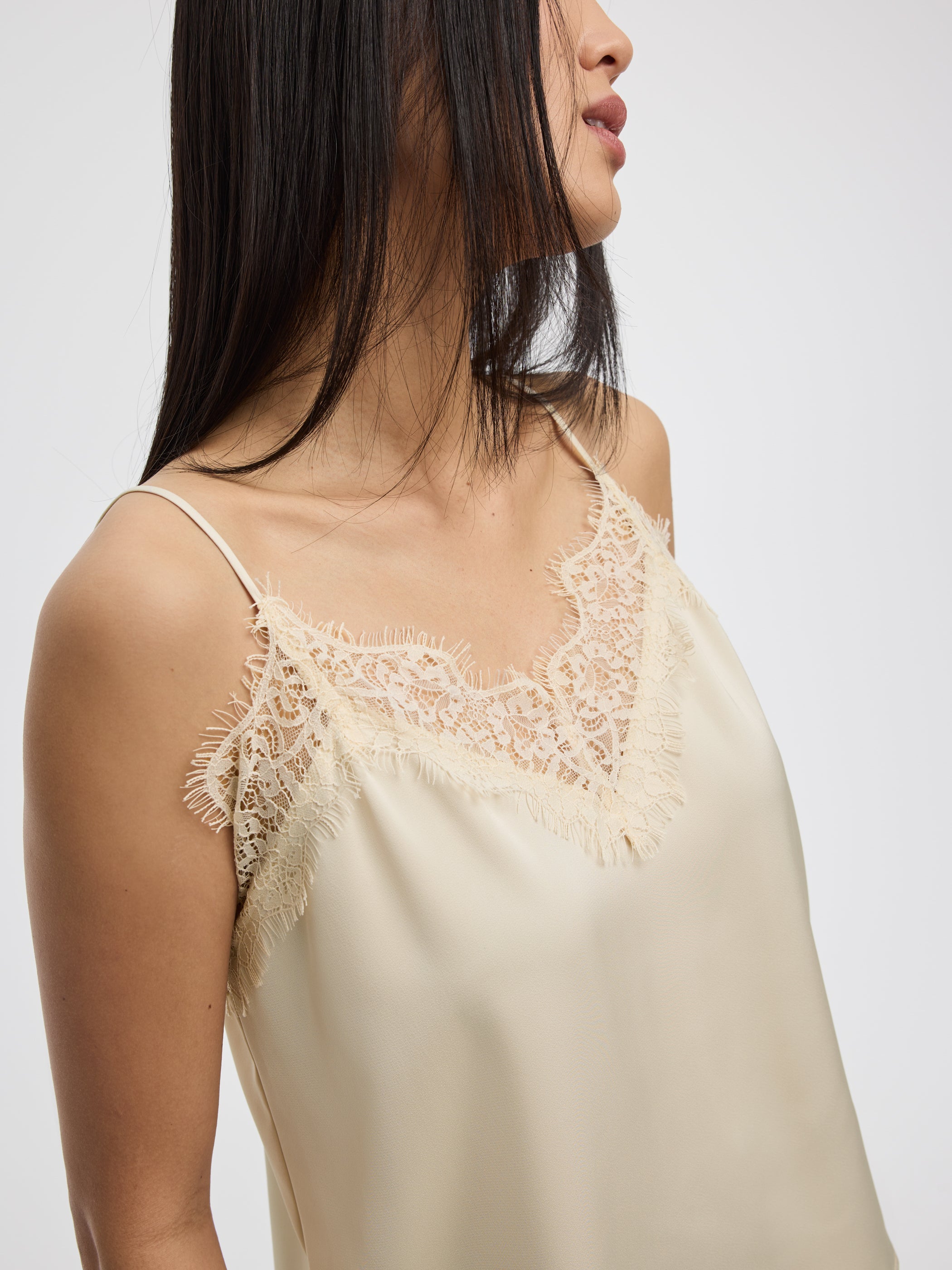 Women's Semi-Fitted V-Neck Satin Cami with Lace Trim | Reitmans