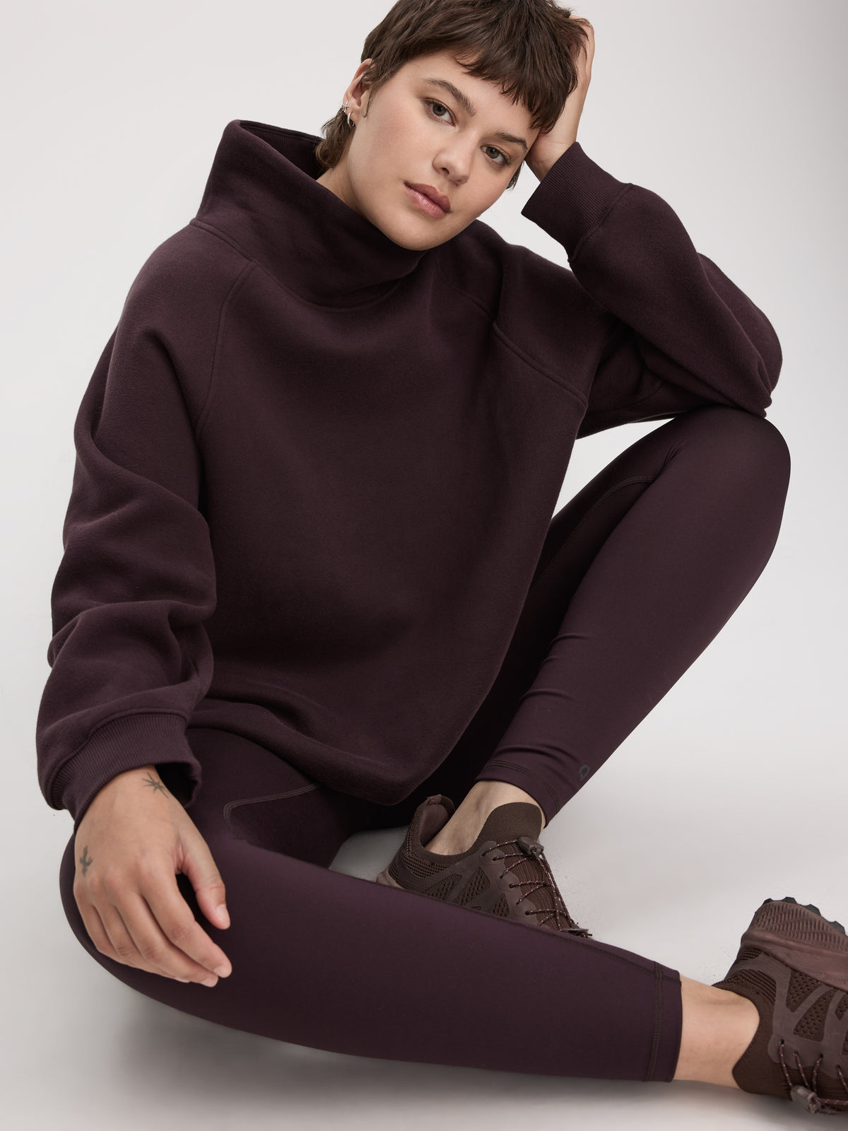 Long-Sleeve Mock-Neck Sweatshirt - Hyba