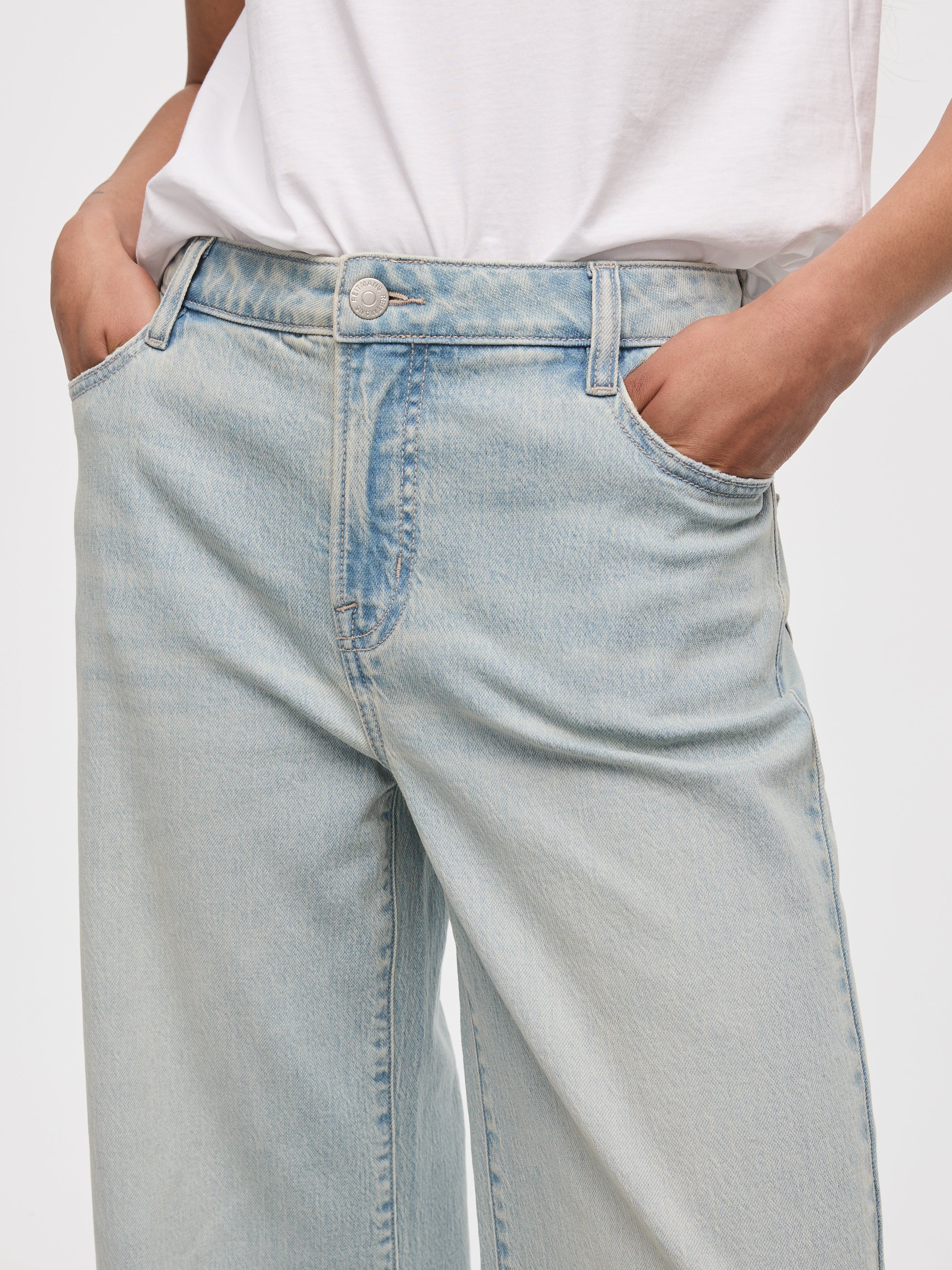 Wide-Leg Mid-Rise Jean