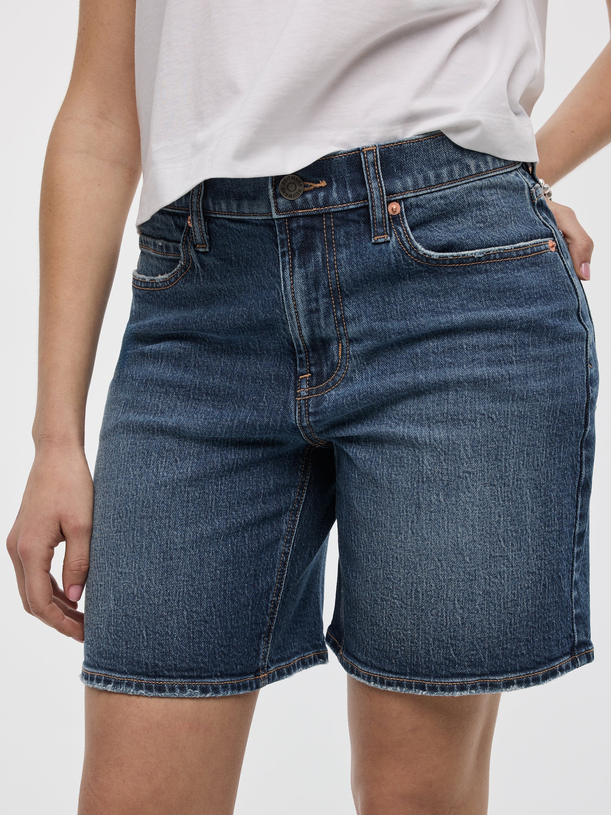 Mid-Rise Baggy Shorts