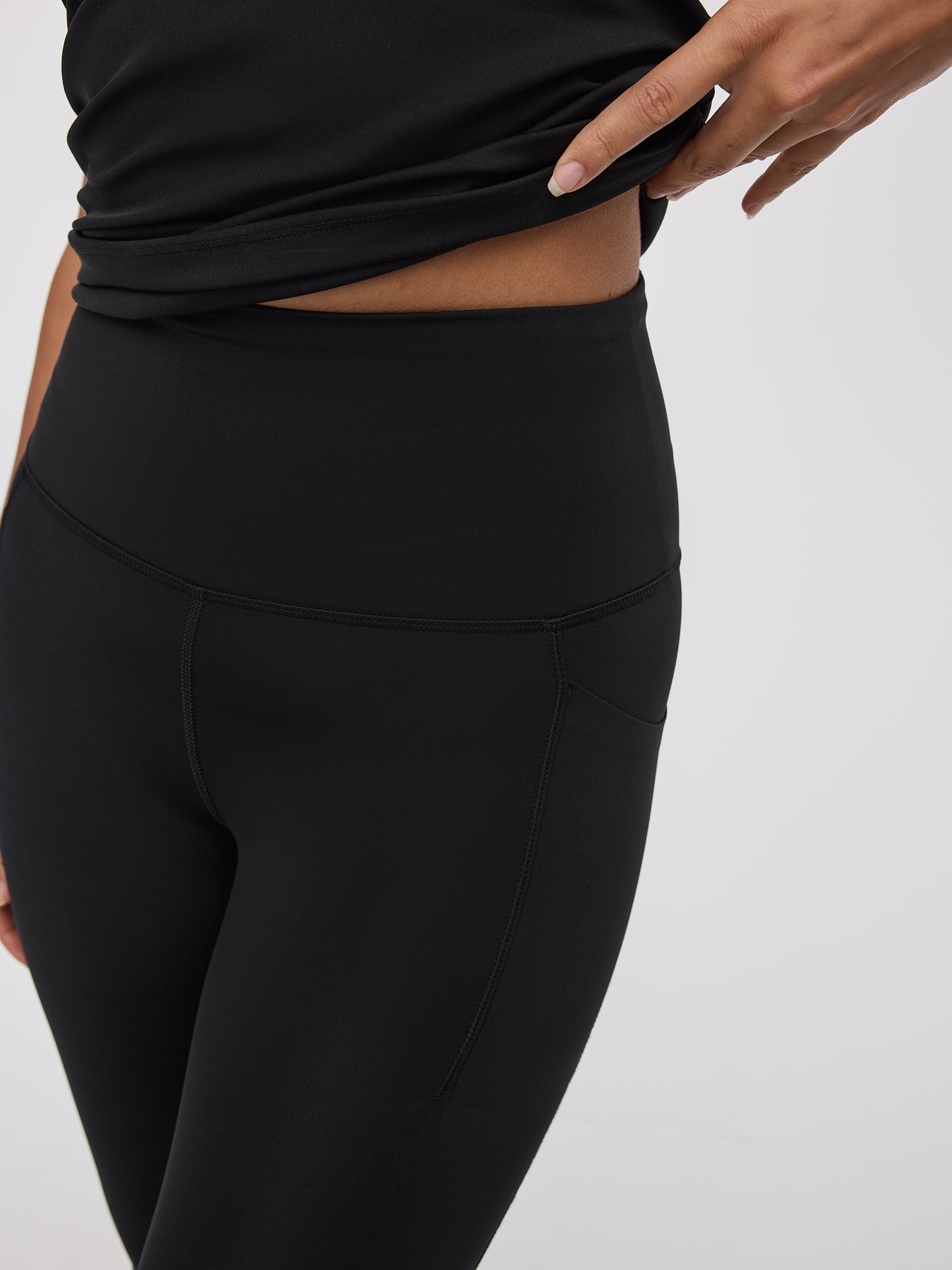Capri Legging with Pockets - PULSE (R) Hyba