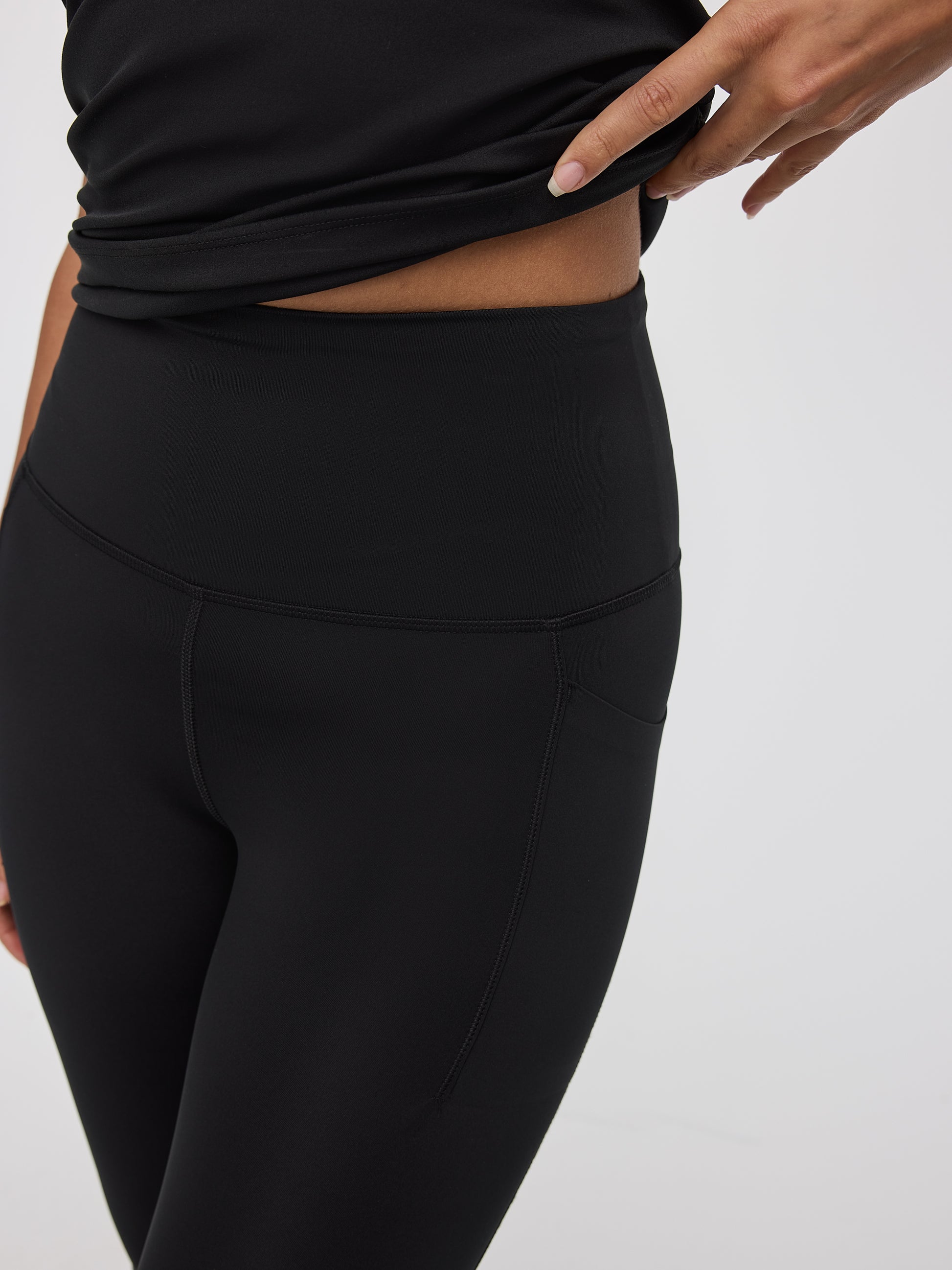 Capri Legging with Pockets - PULSE (R) Hyba