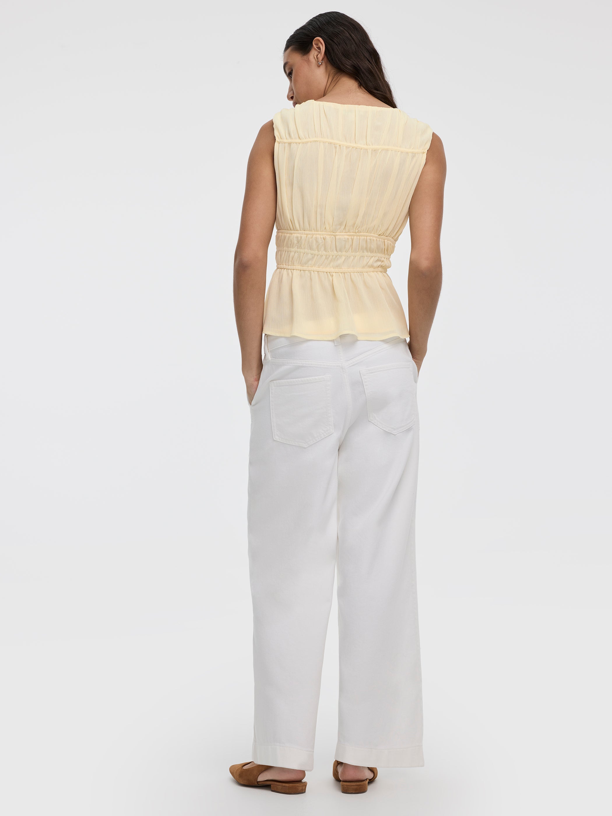 Blouse sans manches à col V avec taille en nid d'abeille