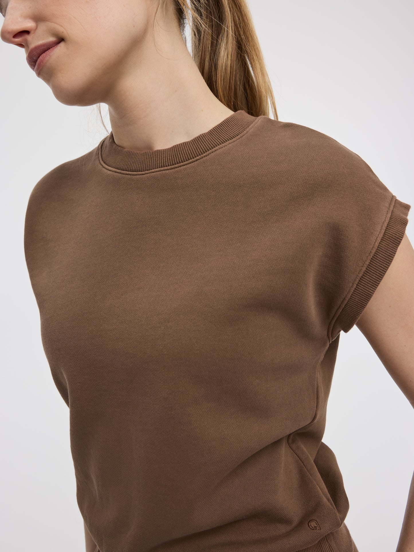 Extended-Sleeve Crew-Neck Tee - Hyba