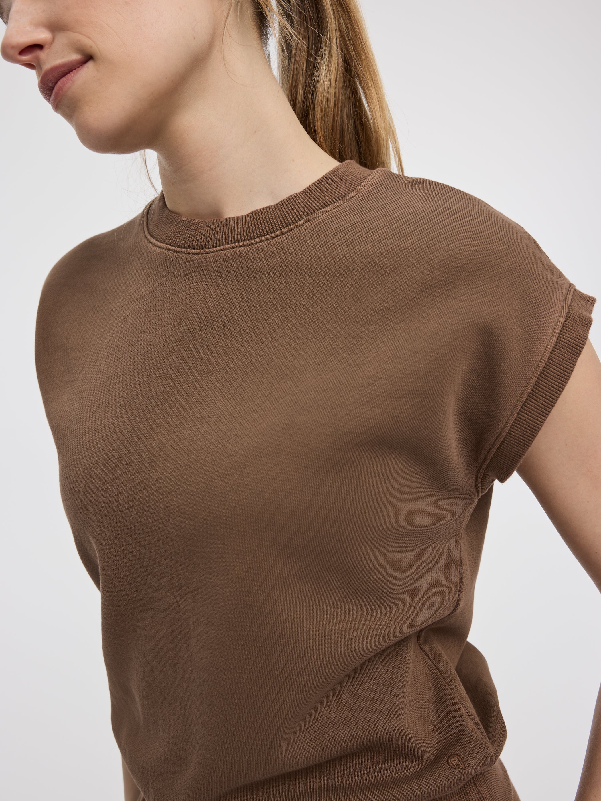 Extended-Sleeve Crew-Neck Tee - Hyba