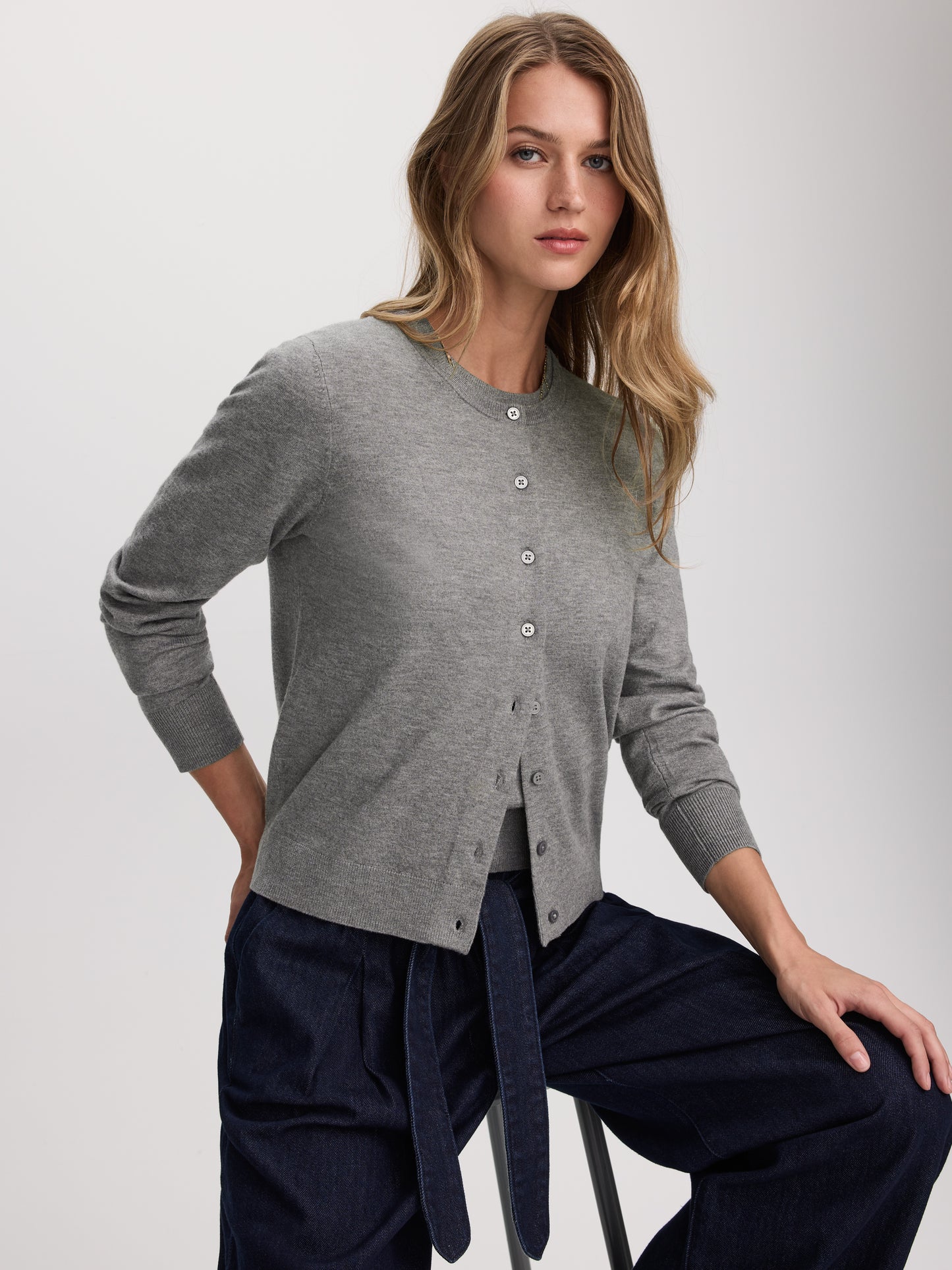 Crew-Neck Cardigan - R Essentials