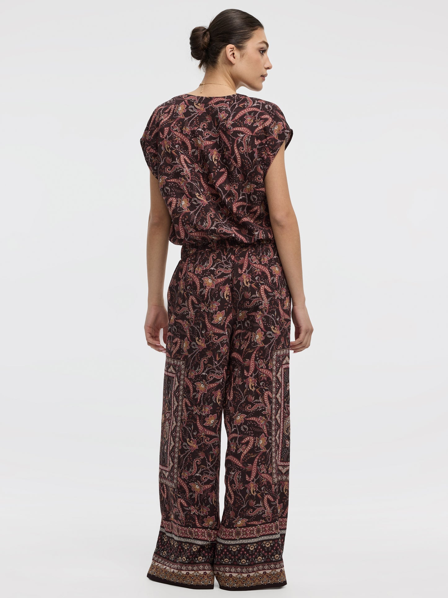 Extended-Sleeve Crew-Neck Buttoned-Down Blouse