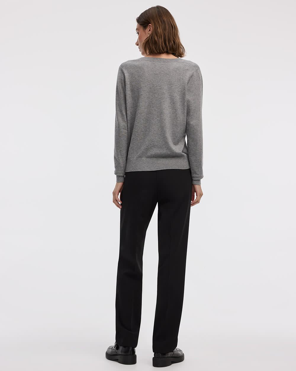 Long-Sleeve V-Neck Pullover - R Essentials