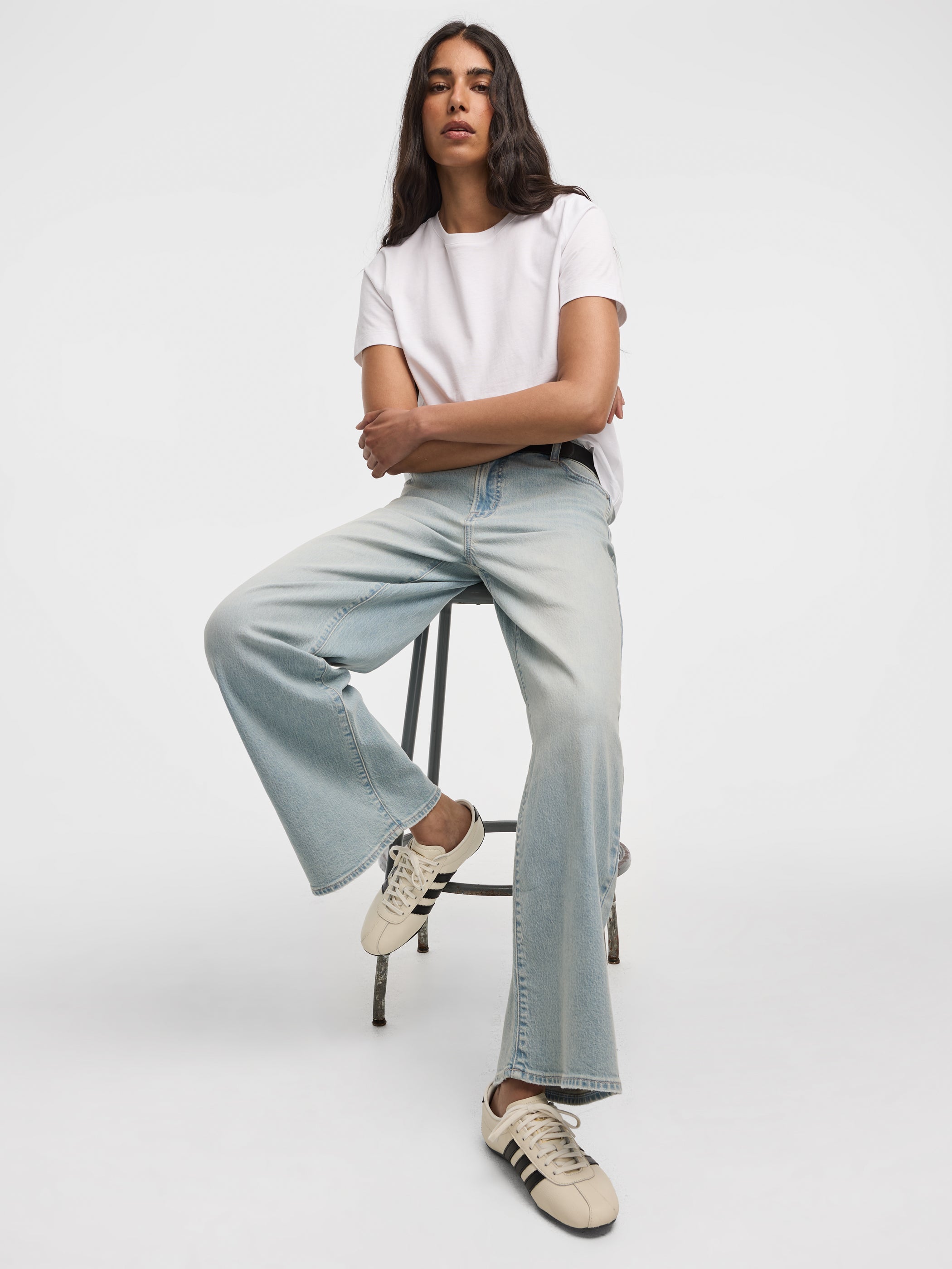 Wide-Leg Mid-Rise Jean