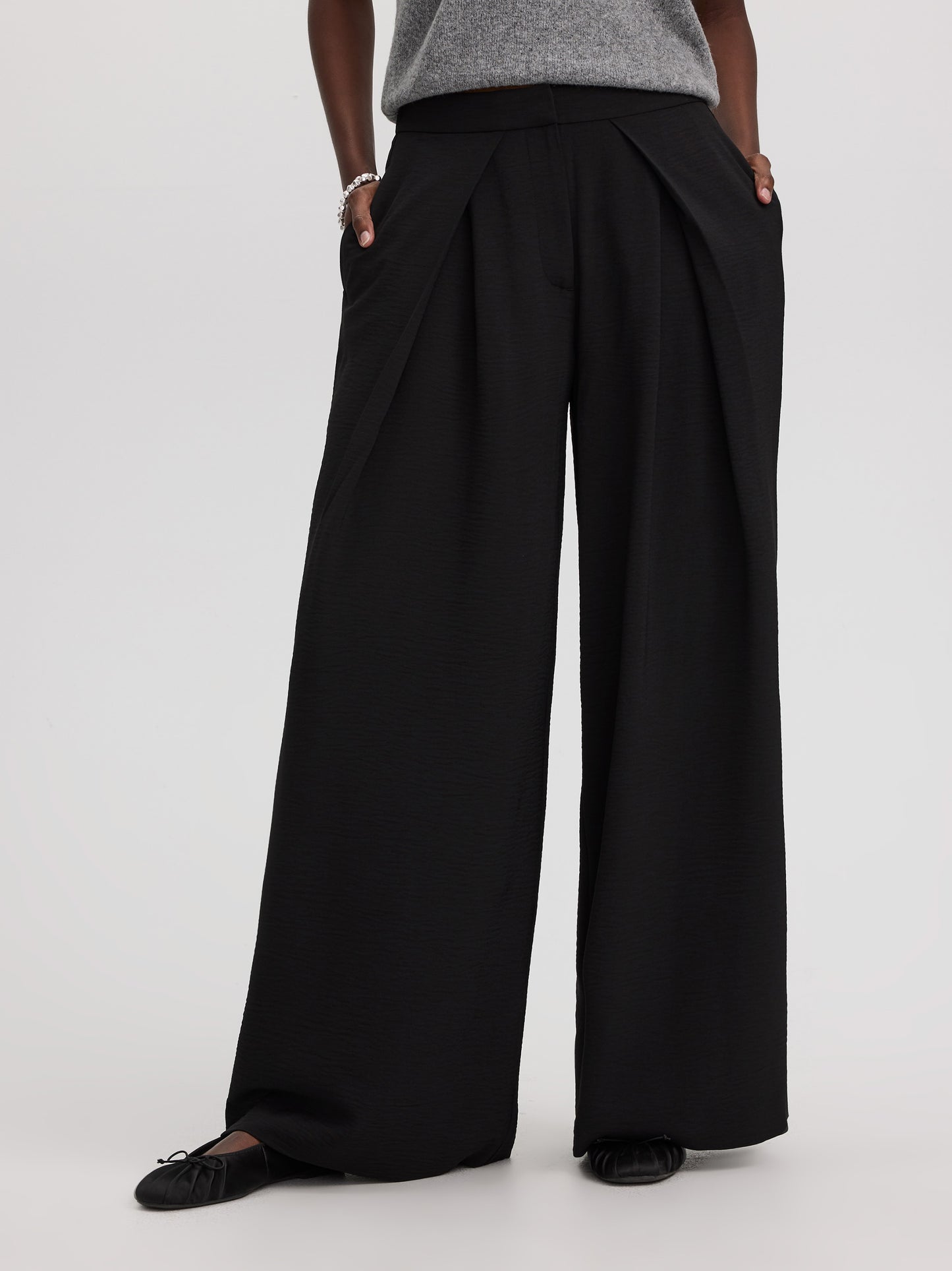 Wide-Leg High-Rise Pant