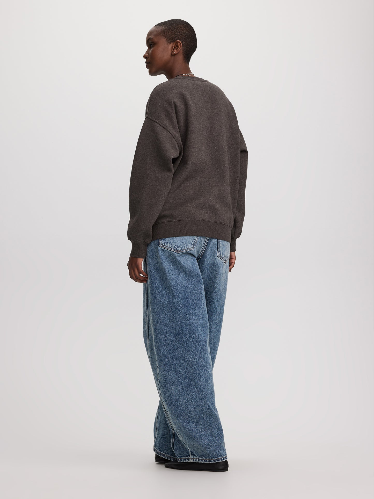 Long Crew-Neck Fleece Sweatshirt - R Essentials