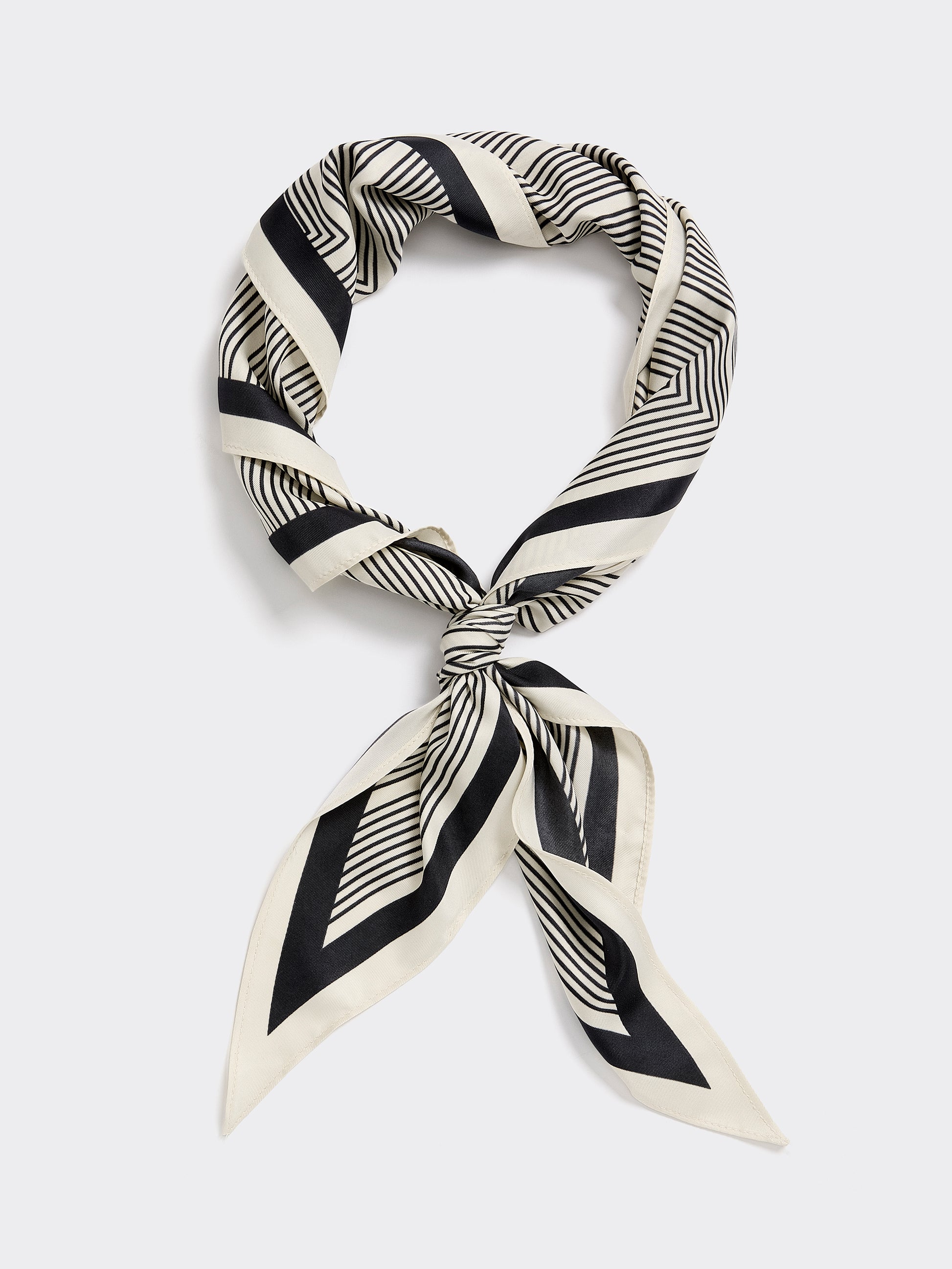 Diamond-Shaped Scarf with Geometric Pattern