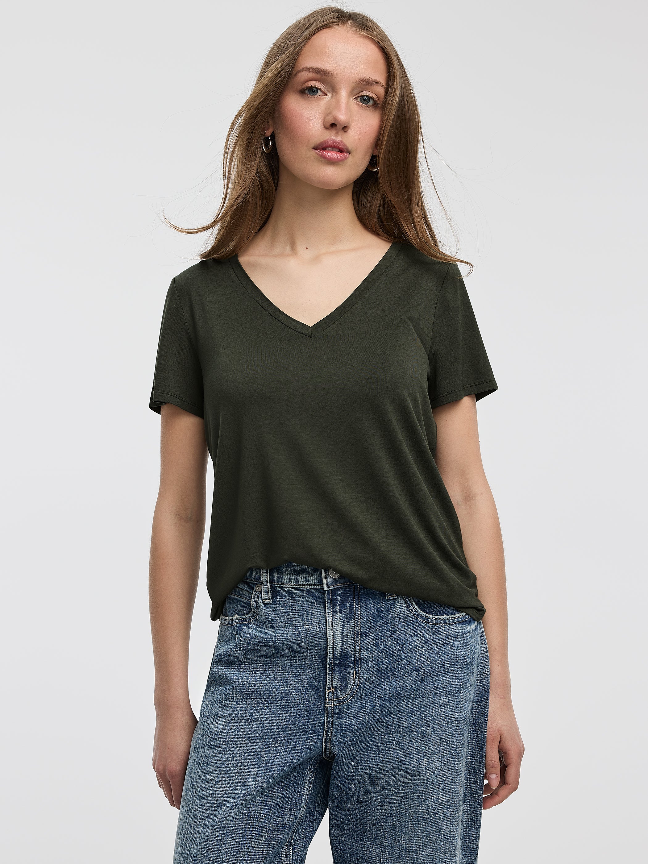 V-Neck Tee - R Essentials