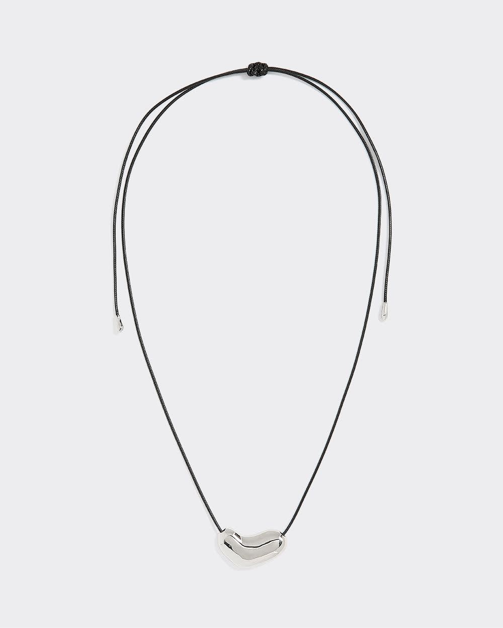 Pendentif sur collier long en corde